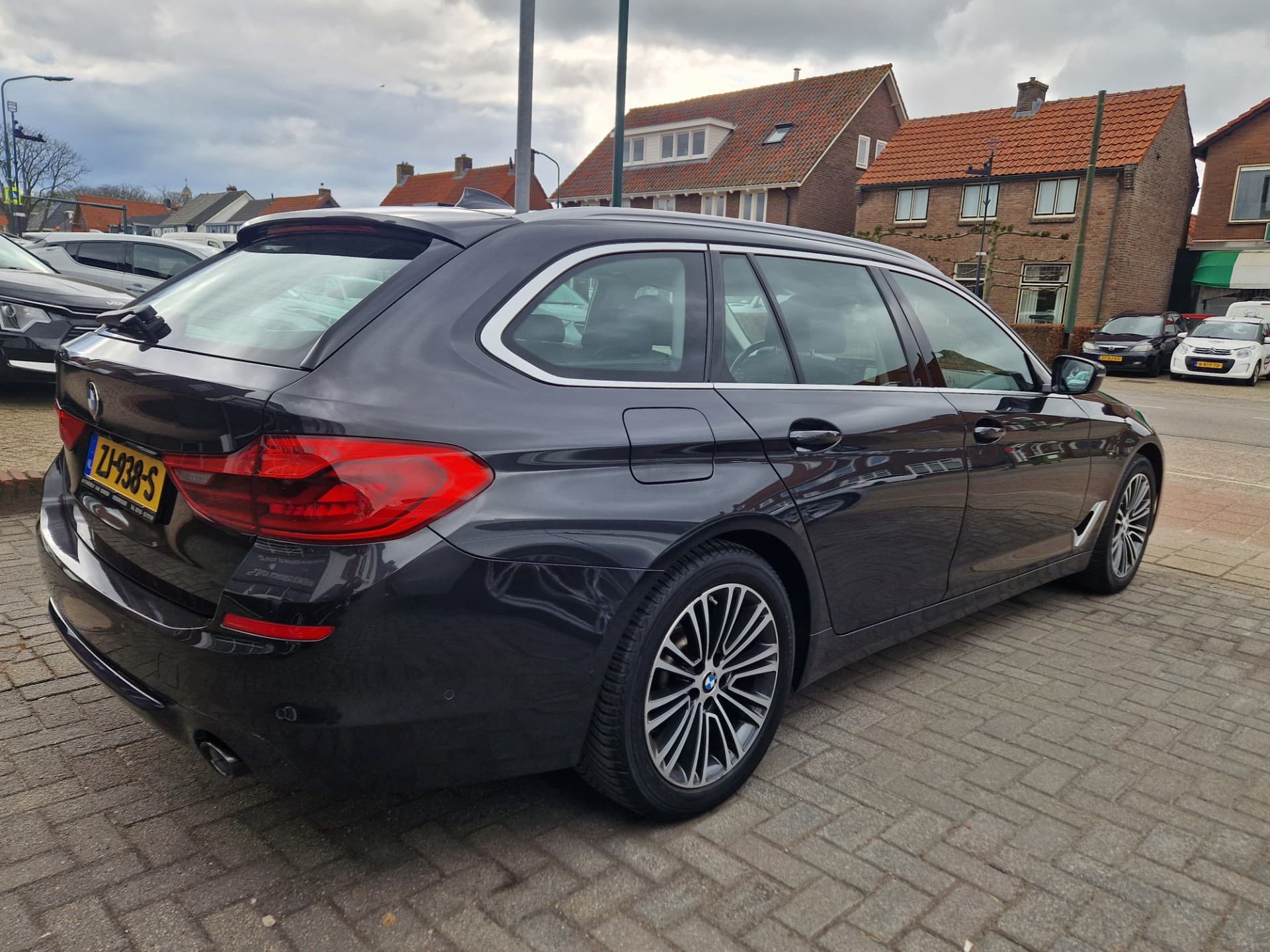 BMW 5-serie Touring 520i High Executive Edition,Panoramadak,Stoelverwarming,Navgatie,Achteruitrij camera thumbnail 7