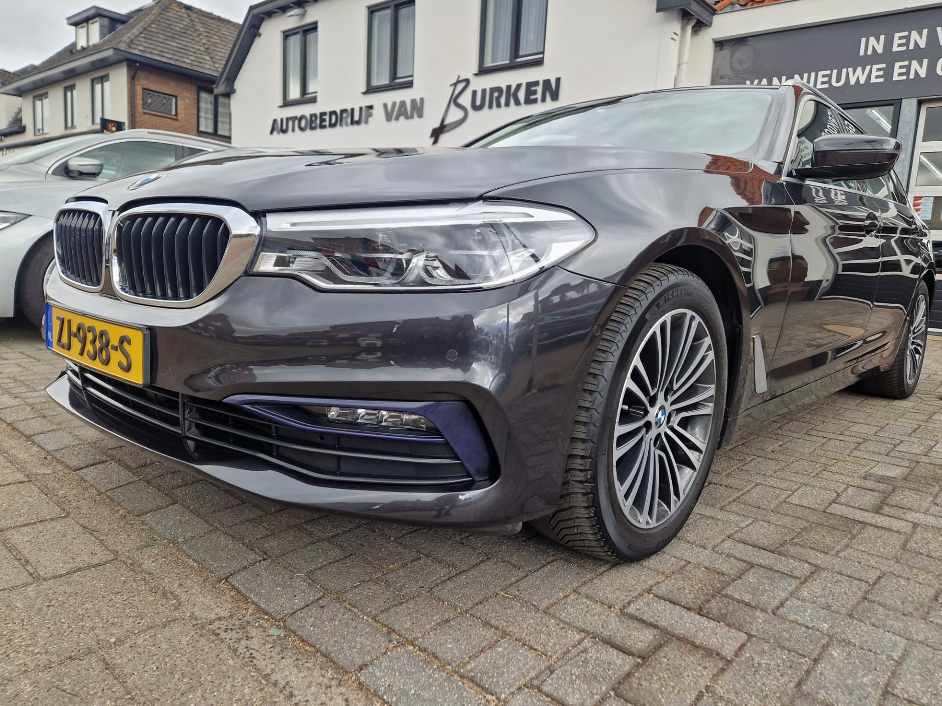 BMW 5-serie Touring 520i High Executive Edition,Panoramadak,Stoelverwarming,Navgatie,Achteruitrij camera thumbnail 8