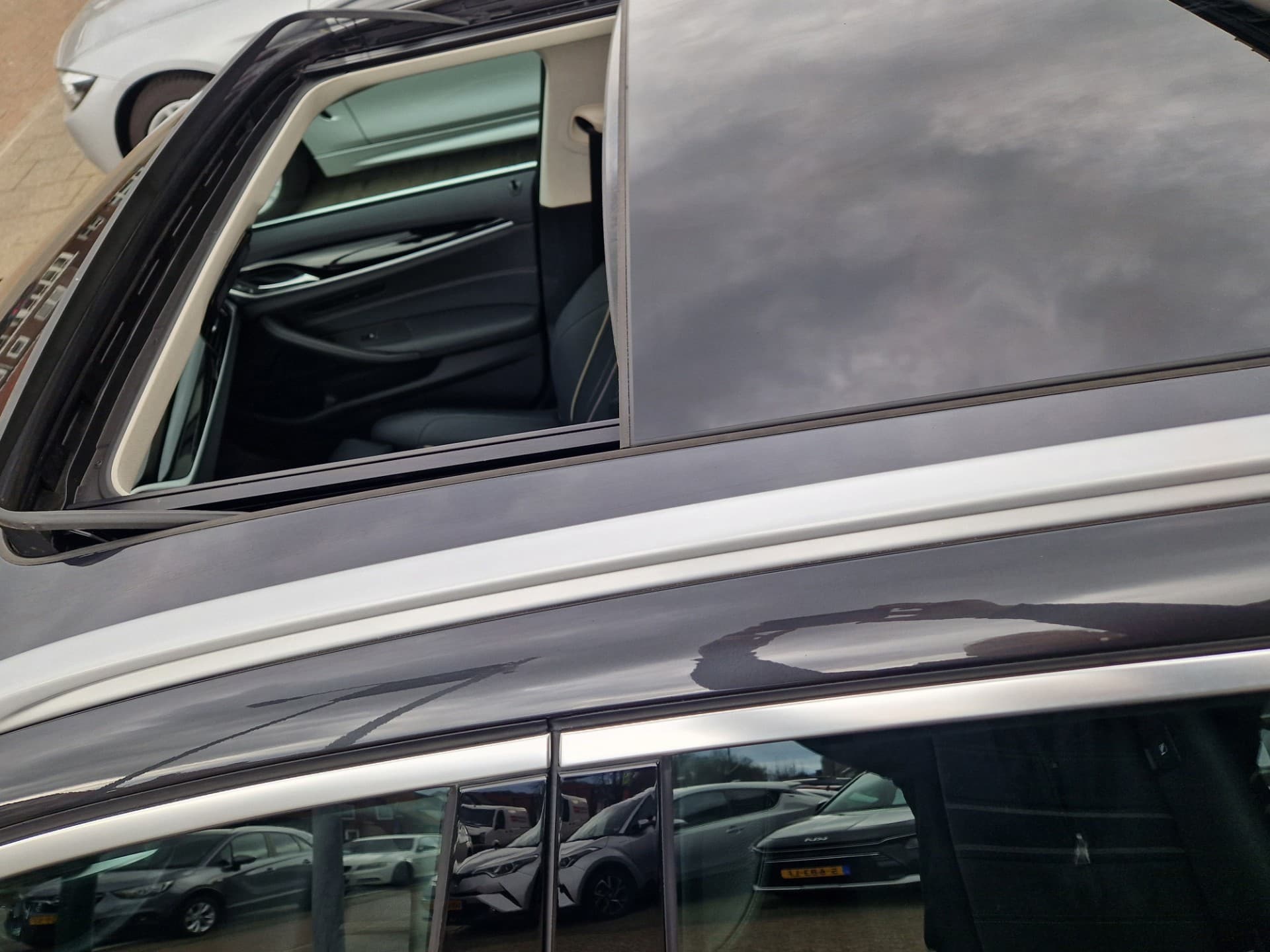 BMW 5-serie Touring 520i High Executive Edition,Panoramadak,Stoelverwarming,Navgatie,Achteruitrij camera thumbnail 18