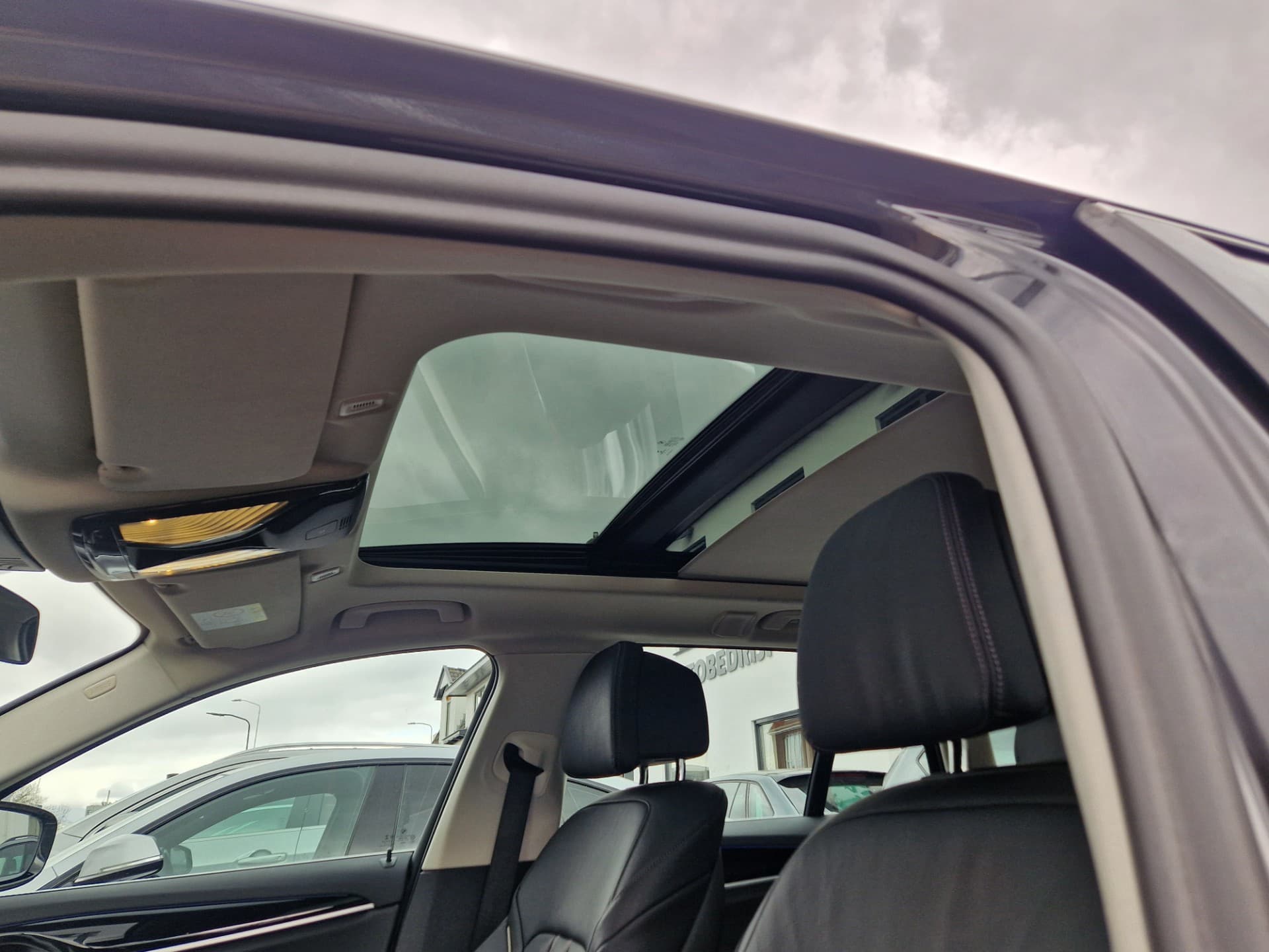 BMW 5-serie Touring 520i High Executive Edition,Panoramadak,Stoelverwarming,Navgatie,Achteruitrij camera thumbnail 19