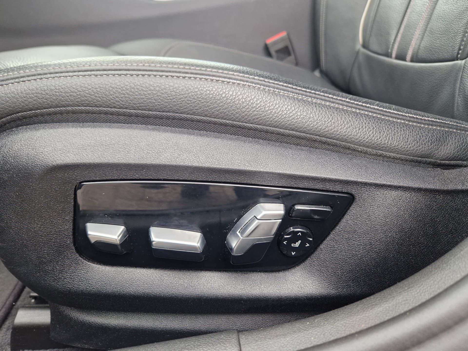 BMW 5-serie Touring 520i High Executive Edition,Panoramadak,Stoelverwarming,Navgatie,Achteruitrij camera thumbnail 21