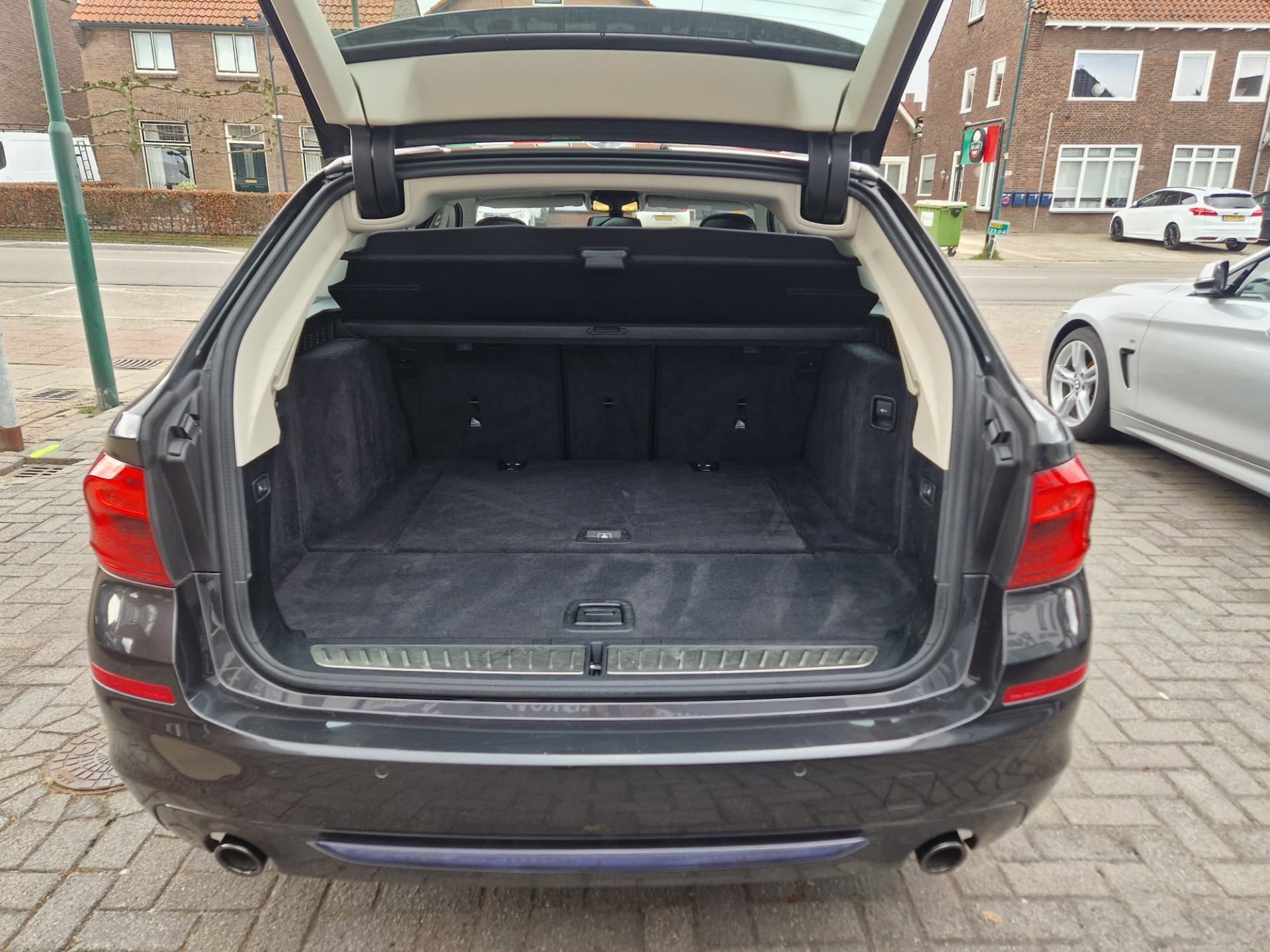 BMW 5-serie Touring 520i High Executive Edition,Panoramadak,Stoelverwarming,Navgatie,Achteruitrij camera thumbnail 24