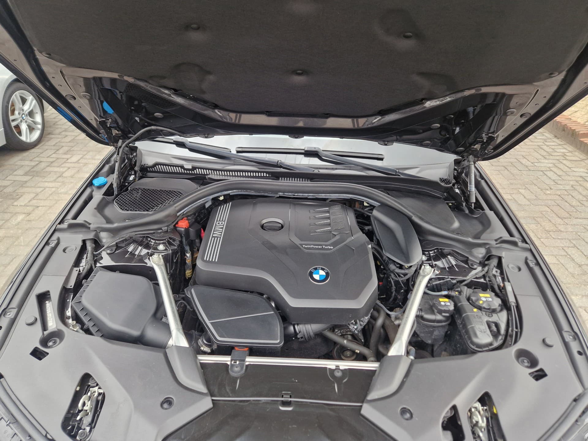 BMW 5-serie Touring 520i High Executive Edition,Panoramadak,Stoelverwarming,Navgatie,Achteruitrij camera thumbnail 27