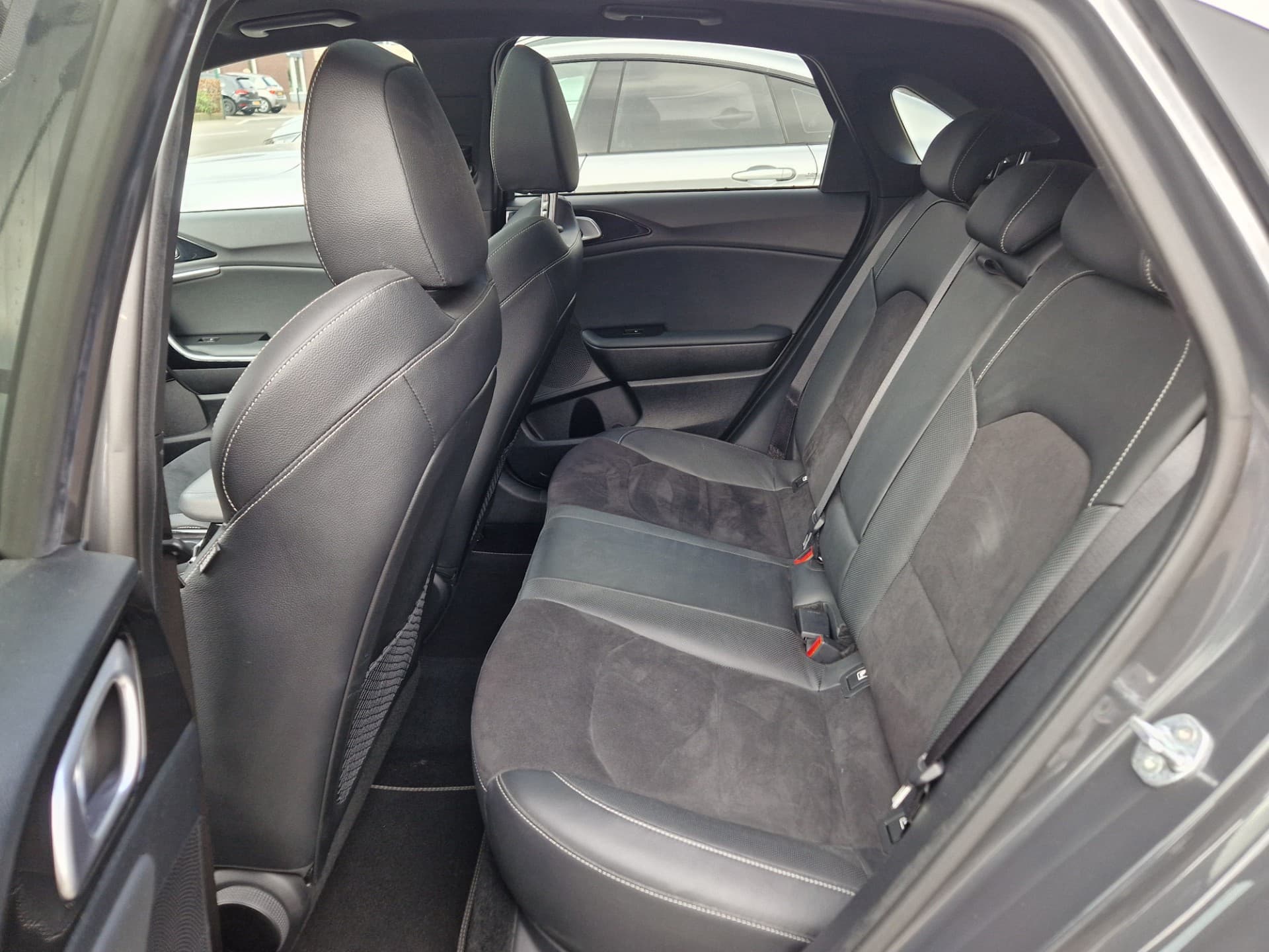 Kia Ceed 1.0 T-GDi GT-Line, Panoramadak,Stoel/stuurverwarming,Apple carplay/ Android auto, Dodehoeksensor thumbnail 12