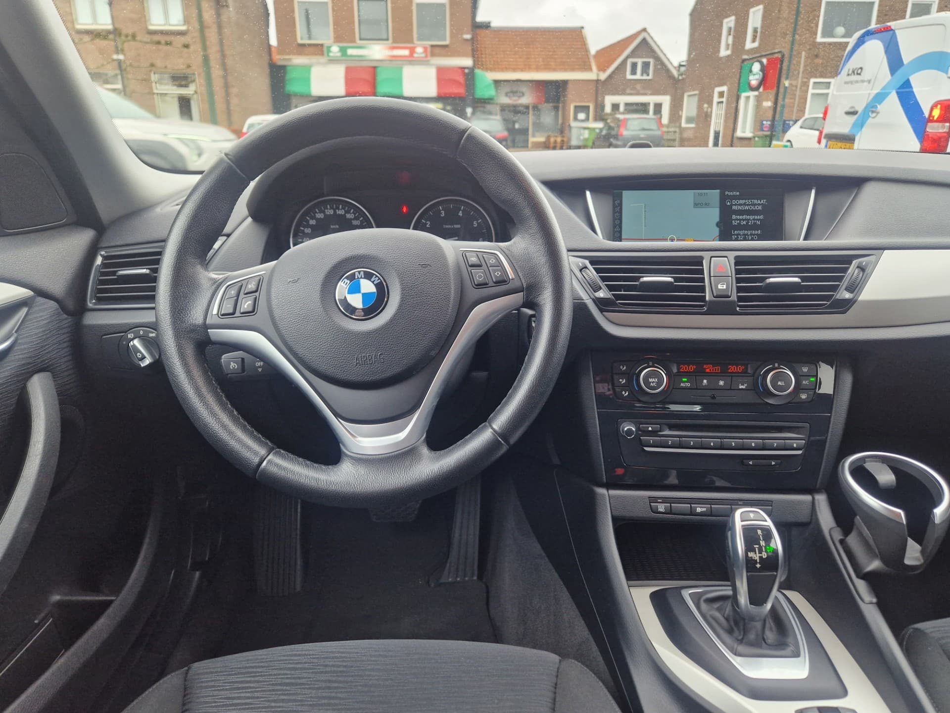 BMW X1 SDrive20i Executive, Trekhaak,Navigatie,L.M.Velgen,Climate control thumbnail 8