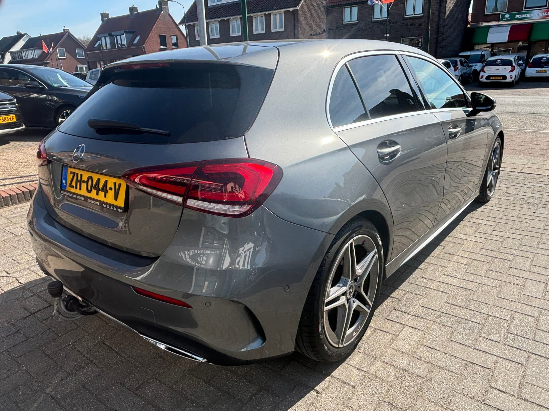 Mercedes-Benz A-klasse 180 Business Solution AMG,Camera, Elek. trekhaak,Stoelverwarming,Apple carplay/ Android auto,Navigatie thumbnail 4