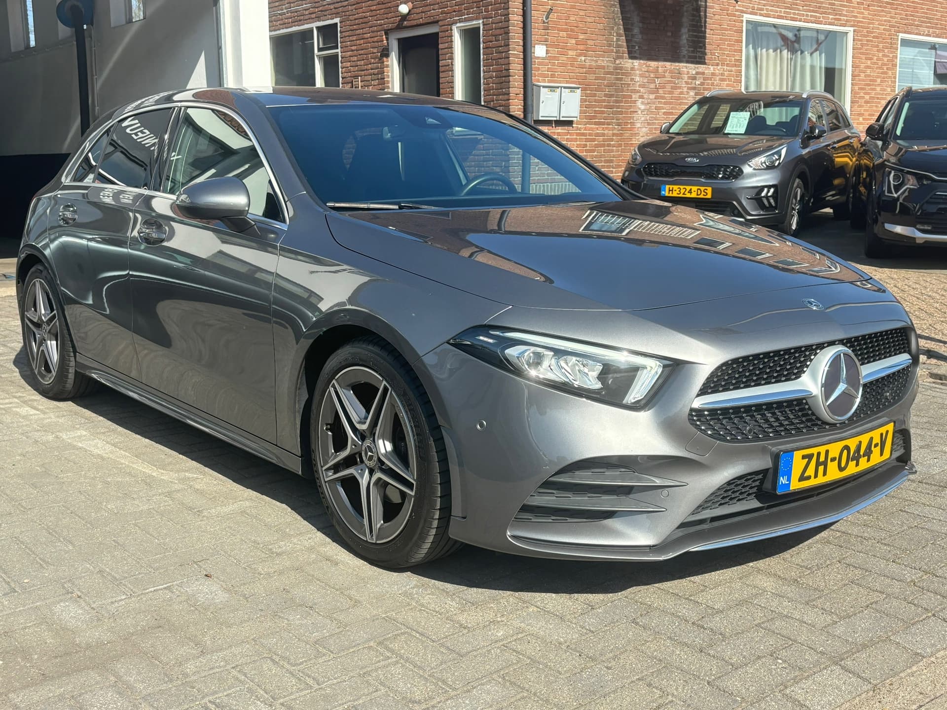 Mercedes-Benz A-klasse 180 Business Solution AMG,Camera, Elek. trekhaak,Stoelverwarming,Apple carplay/ Android auto,Navigatie thumbnail 5