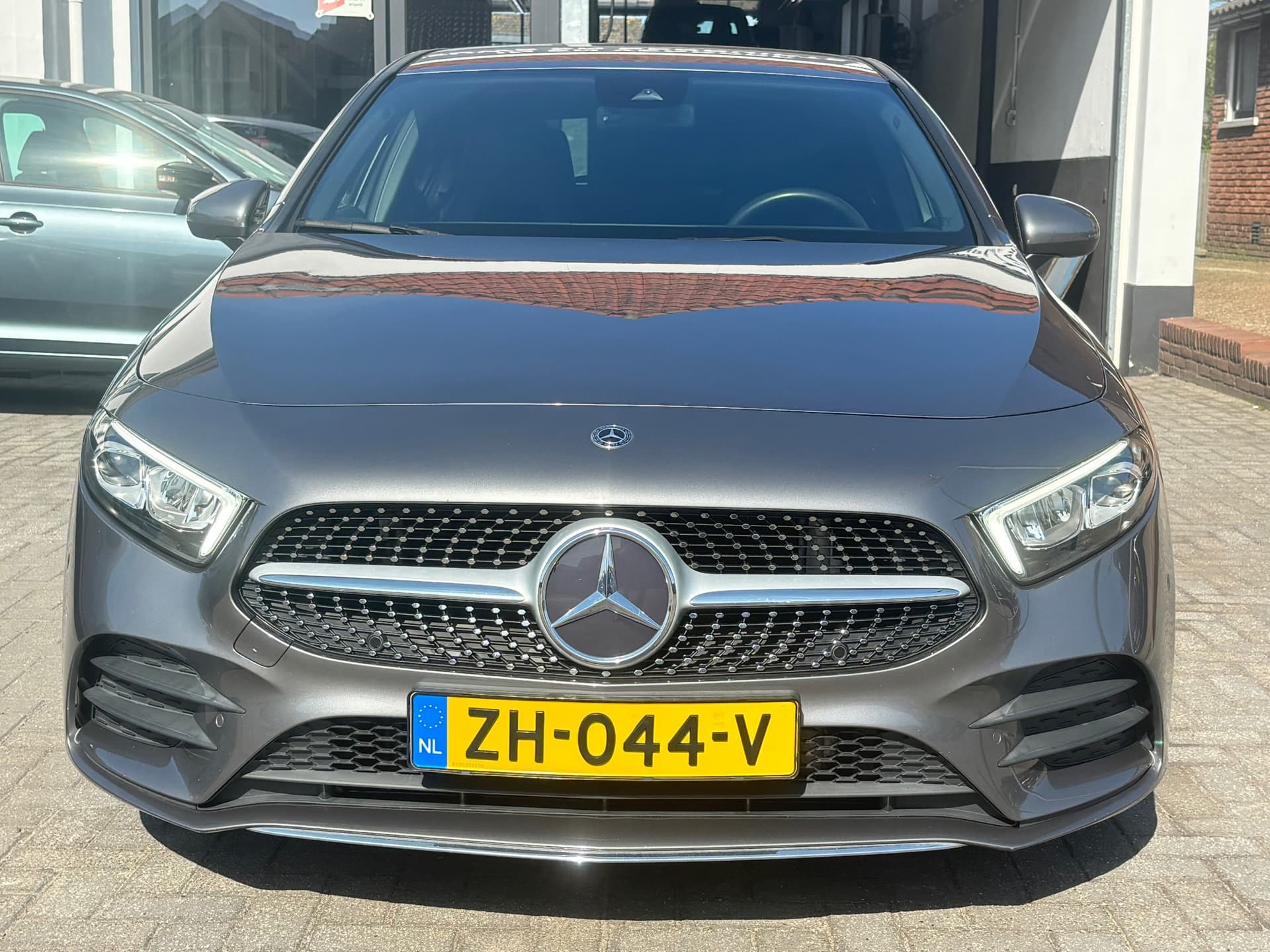 Mercedes-Benz A-klasse 180 Business Solution AMG,Camera, Elek. trekhaak,Stoelverwarming,Apple carplay/ Android auto,Navigatie thumbnail 2
