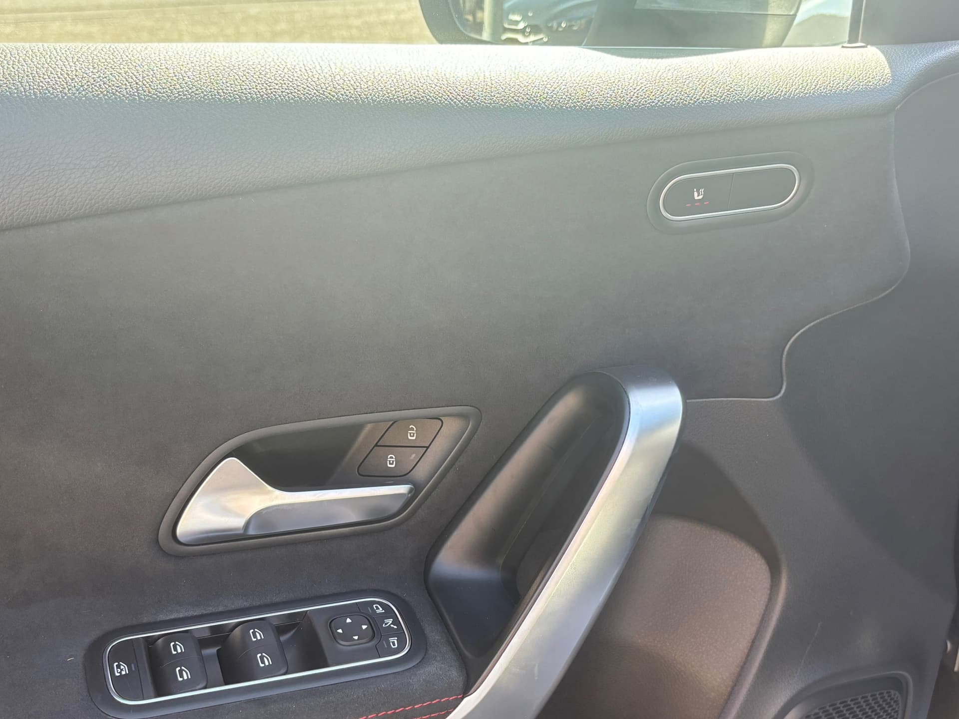 Mercedes-Benz A-klasse 180 Business Solution AMG,Camera, Elek. trekhaak,Stoelverwarming,Apple carplay/ Android auto,Navigatie thumbnail 21