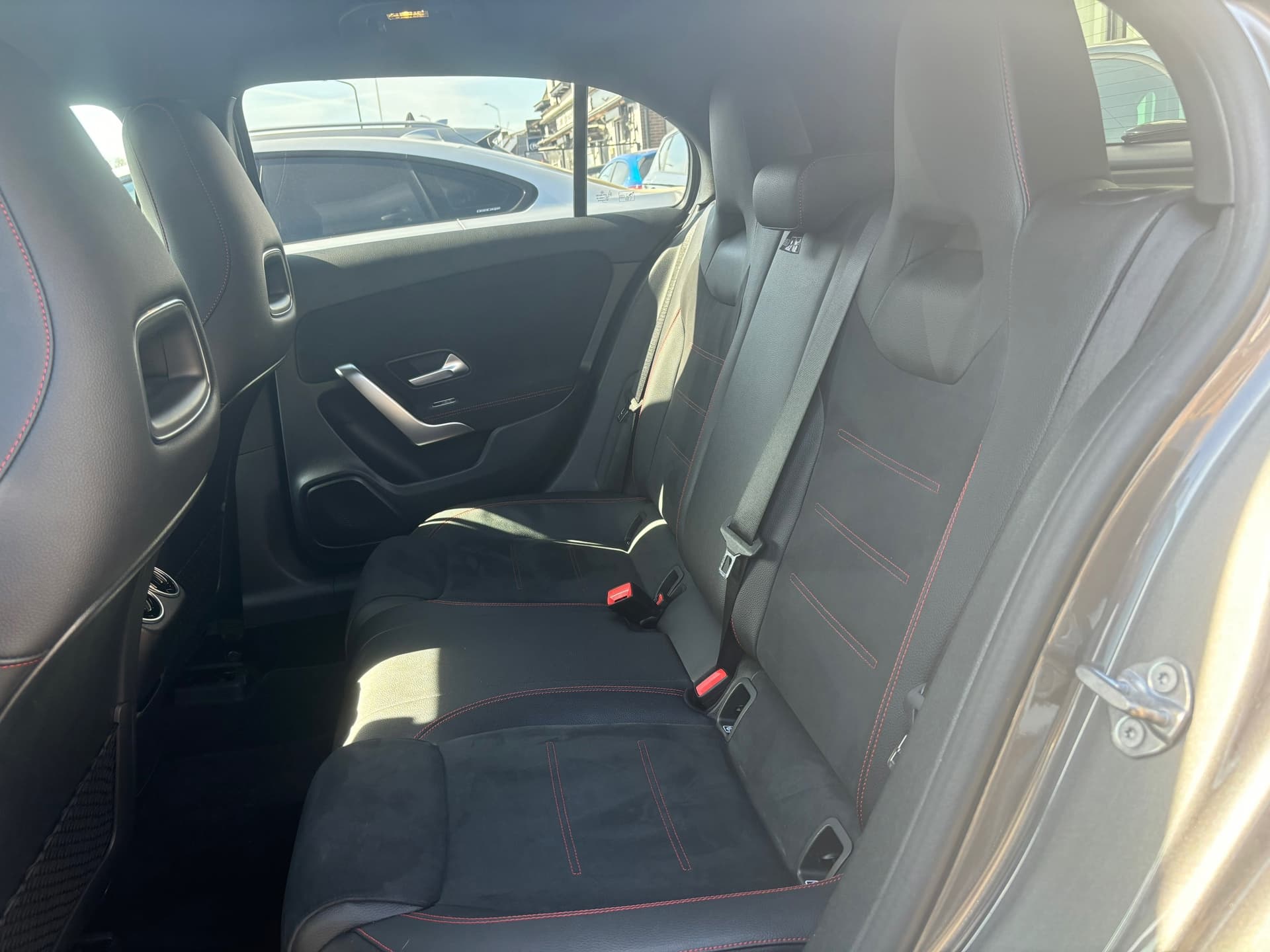 Mercedes-Benz A-klasse 180 Business Solution AMG,Camera, Elek. trekhaak,Stoelverwarming,Apple carplay/ Android auto,Navigatie thumbnail 22