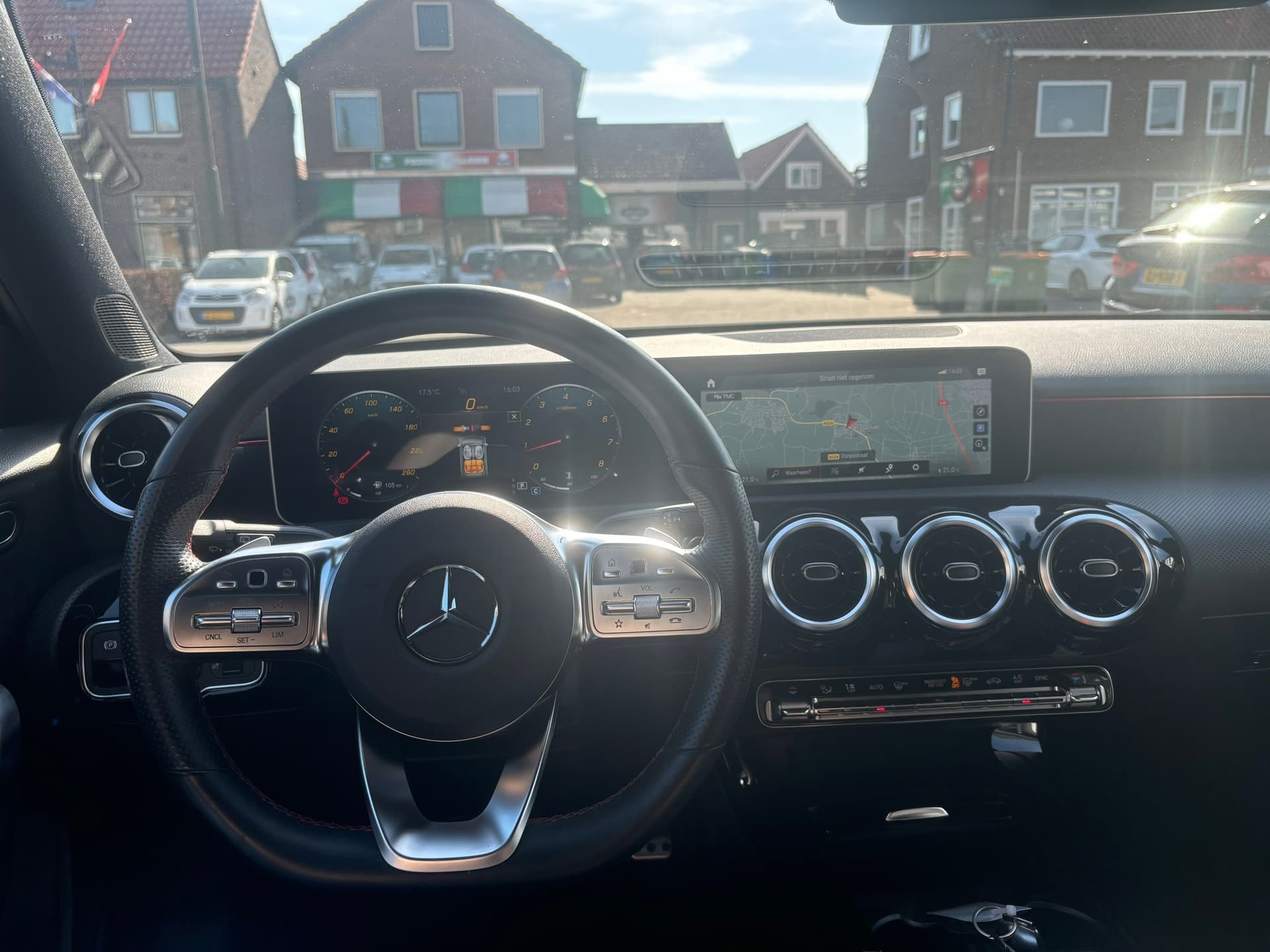 Mercedes-Benz A-klasse 180 Business Solution AMG,Camera, Elek. trekhaak,Stoelverwarming,Apple carplay/ Android auto,Navigatie thumbnail 23