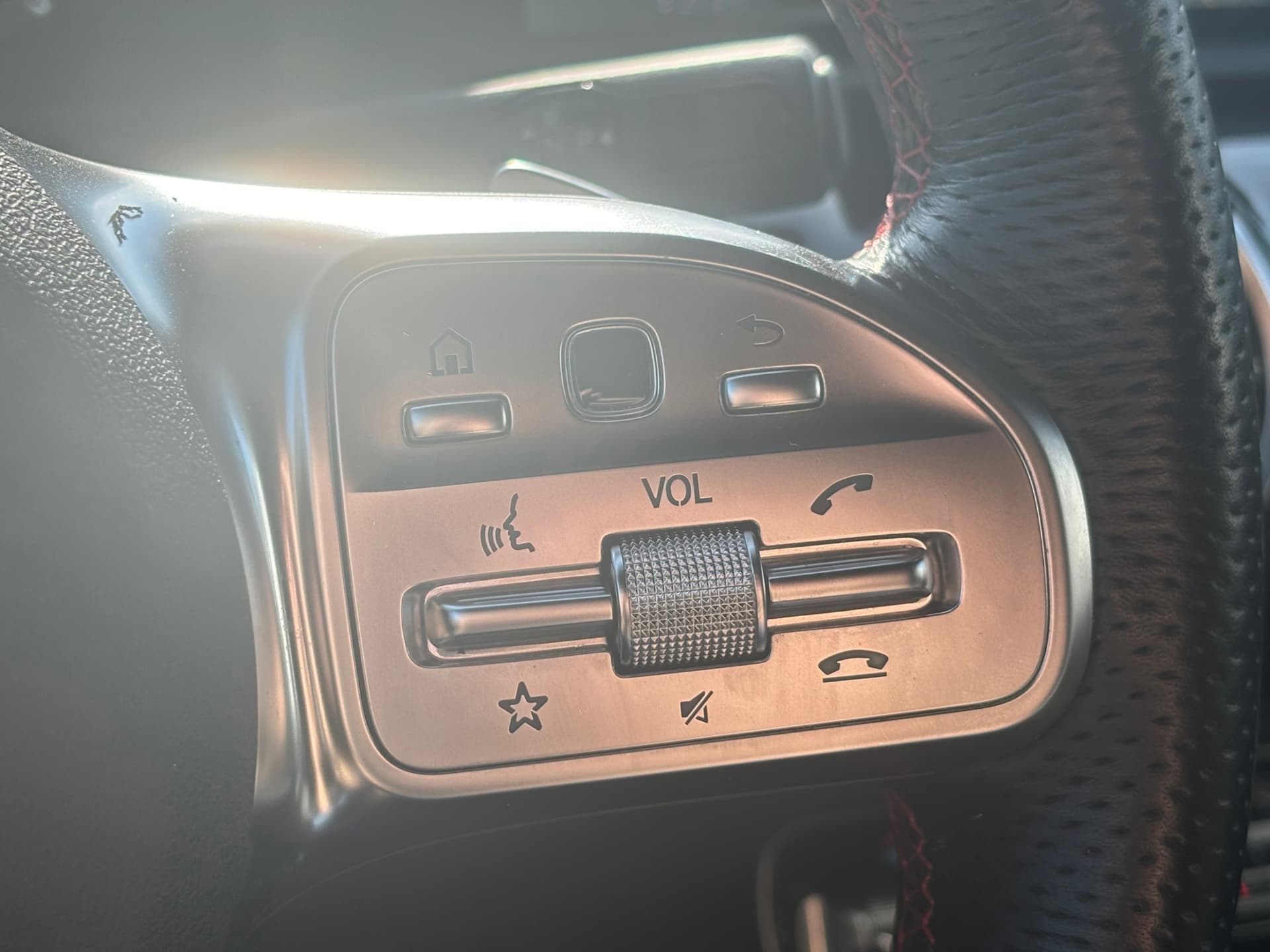 Mercedes-Benz A-klasse 180 Business Solution AMG,Camera, Elek. trekhaak,Stoelverwarming,Apple carplay/ Android auto,Navigatie thumbnail 27