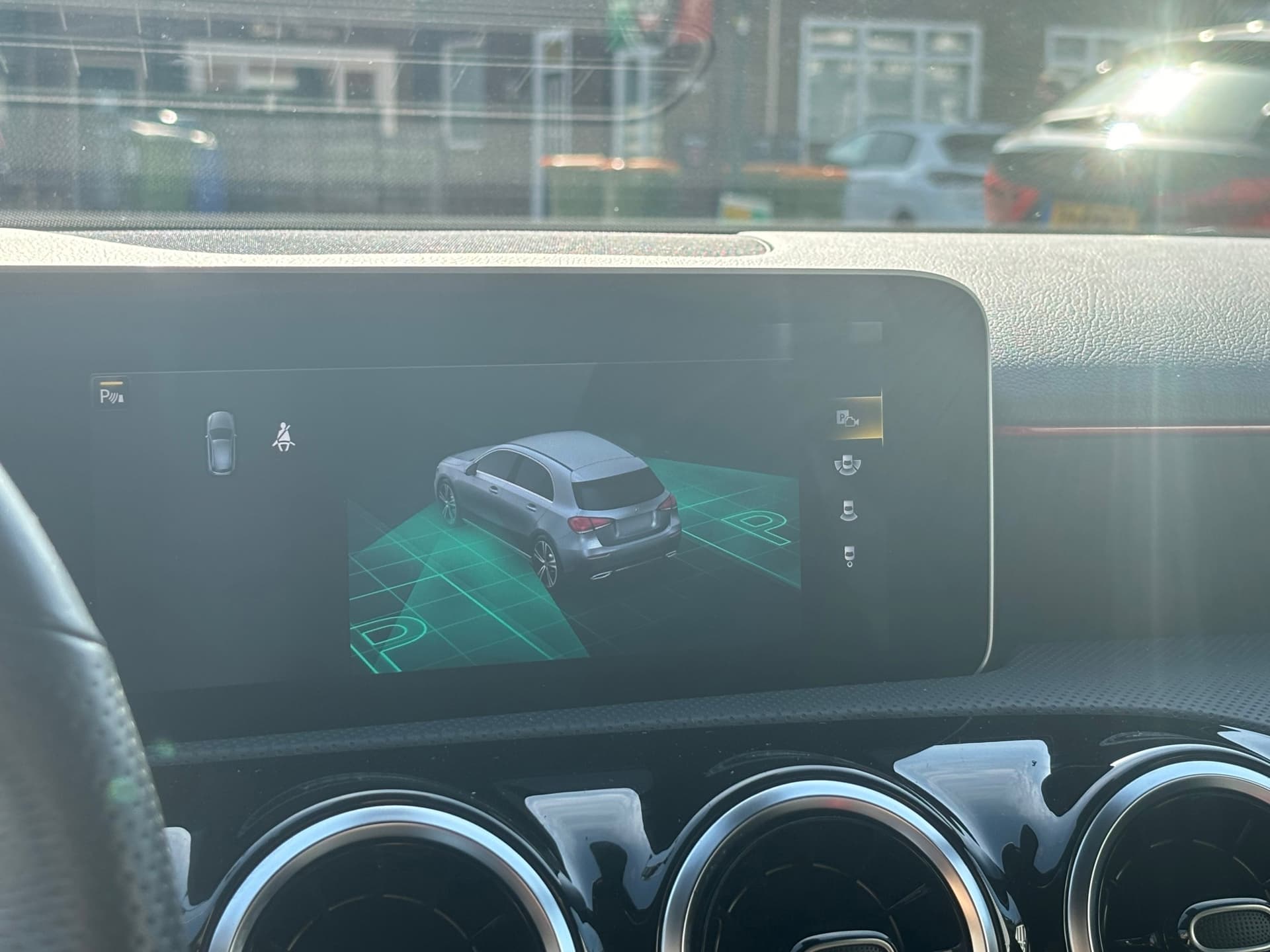 Mercedes-Benz A-klasse 180 Business Solution AMG,Camera, Elek. trekhaak,Stoelverwarming,Apple carplay/ Android auto,Navigatie thumbnail 31