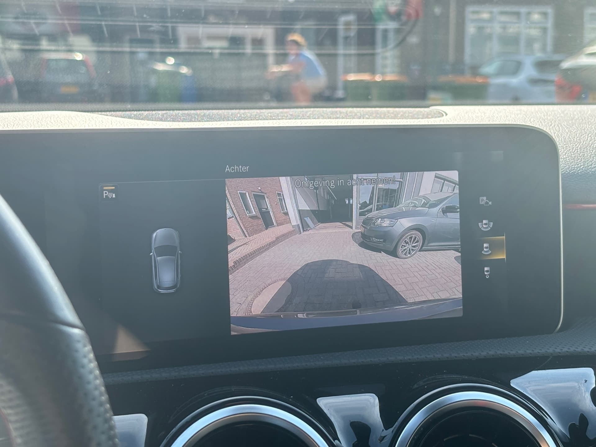 Mercedes-Benz A-klasse 180 Business Solution AMG,Camera, Elek. trekhaak,Stoelverwarming,Apple carplay/ Android auto,Navigatie thumbnail 32