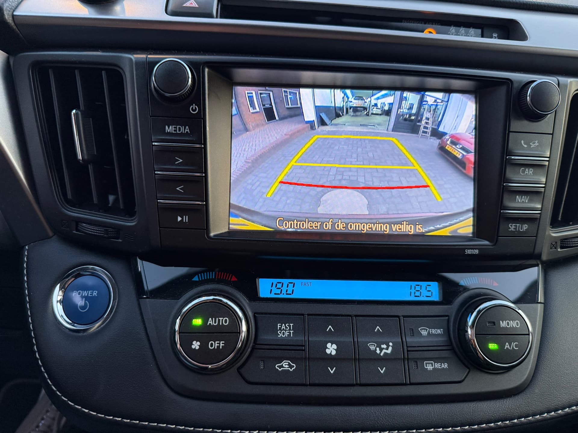 Toyota RAV4 2.5 Hybrid Dynamic, Navigatie,Achteruitrij camera,Parkeersensoren,Climate control thumbnail 14