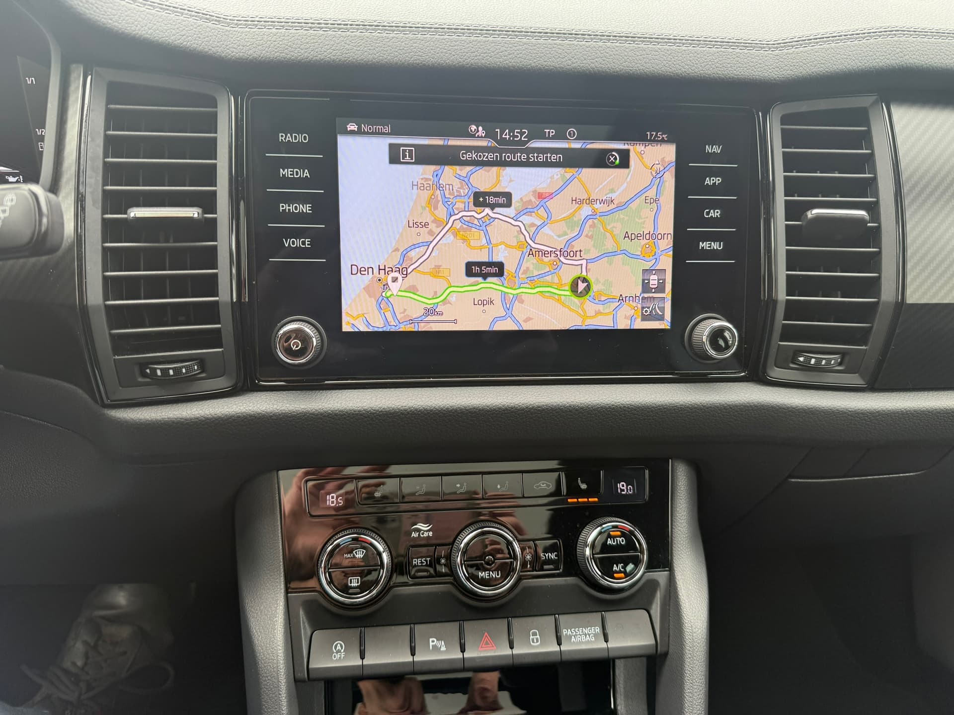 Skoda Kodiaq 1.5 TSI Sportline Business,Stuurverwarming,Stoelverwarming,Apple Carplay/Android,Navigatie thumbnail 20