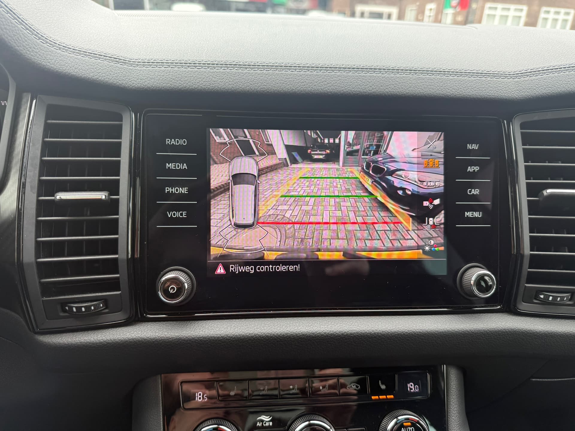 Skoda Kodiaq 1.5 TSI Sportline Business,Stuurverwarming,Stoelverwarming,Apple Carplay/Android,Navigatie thumbnail 21