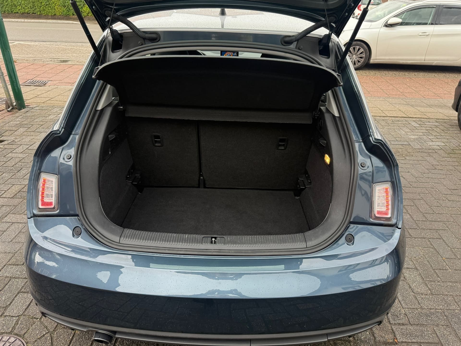 Audi A1 Sportback 1.0 TFSI Adrenalin, Navigatie,L.M.Velgen,Extra getint glas,Airco,Cruise control thumbnail 18