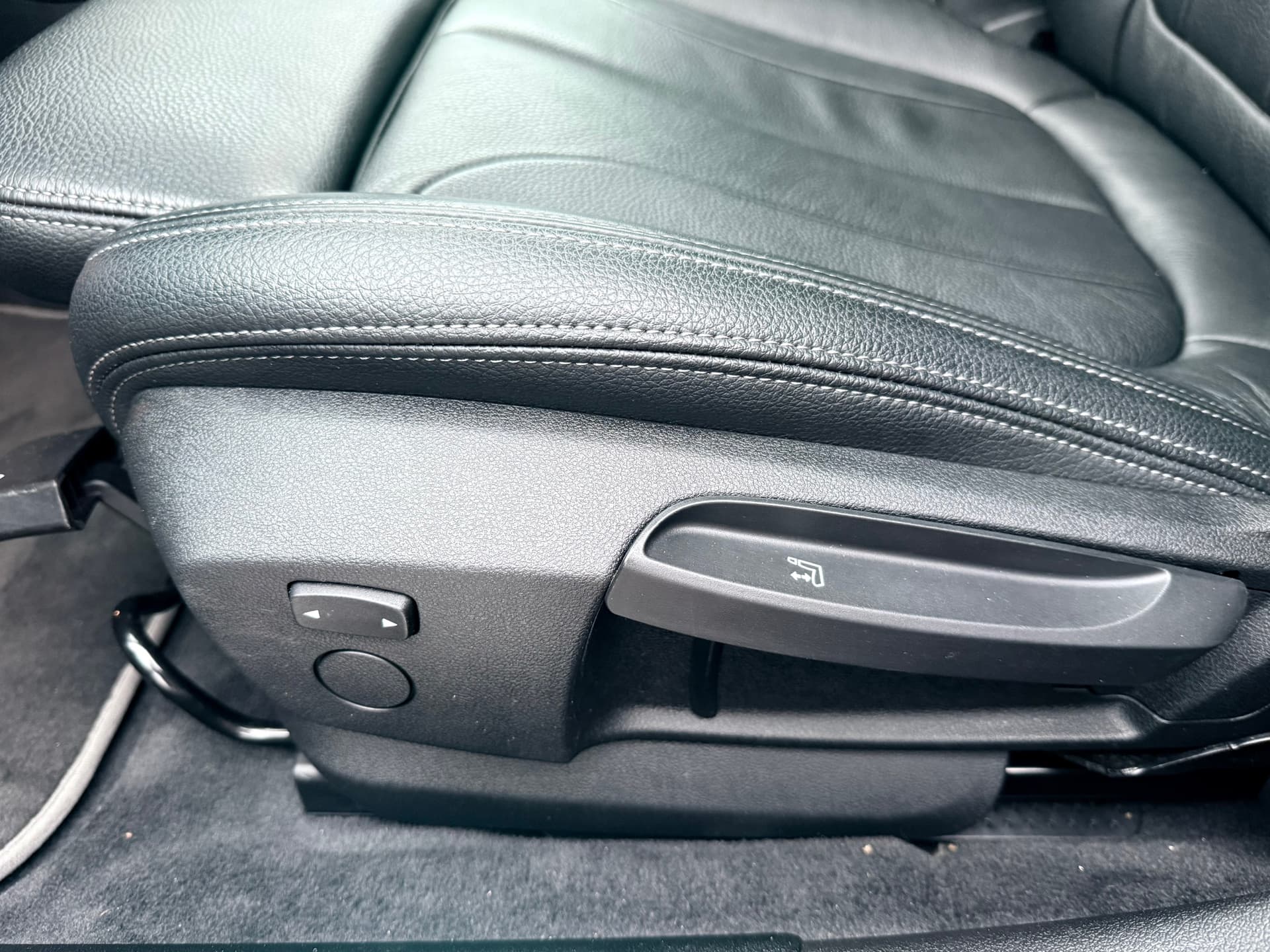 BMW 1-serie 118i High Executive Edition, Panoramadak,Apple Carplay/Android,Stoelverwarming,Navigatie,Achteruitrij camera thumbnail 14