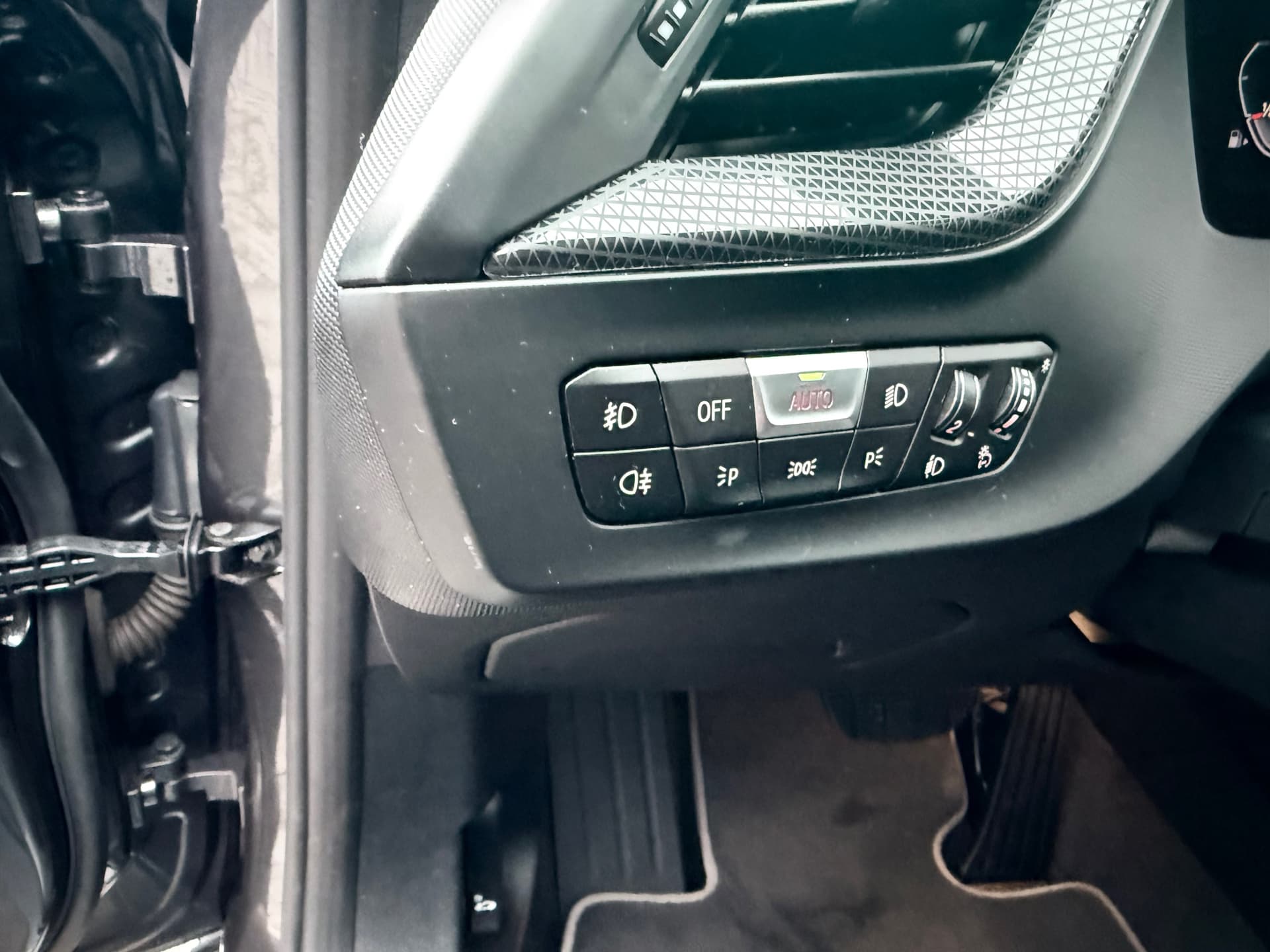 BMW 1-serie 118i High Executive Edition, Panoramadak,Apple Carplay/Android,Stoelverwarming,Navigatie,Achteruitrij camera thumbnail 15