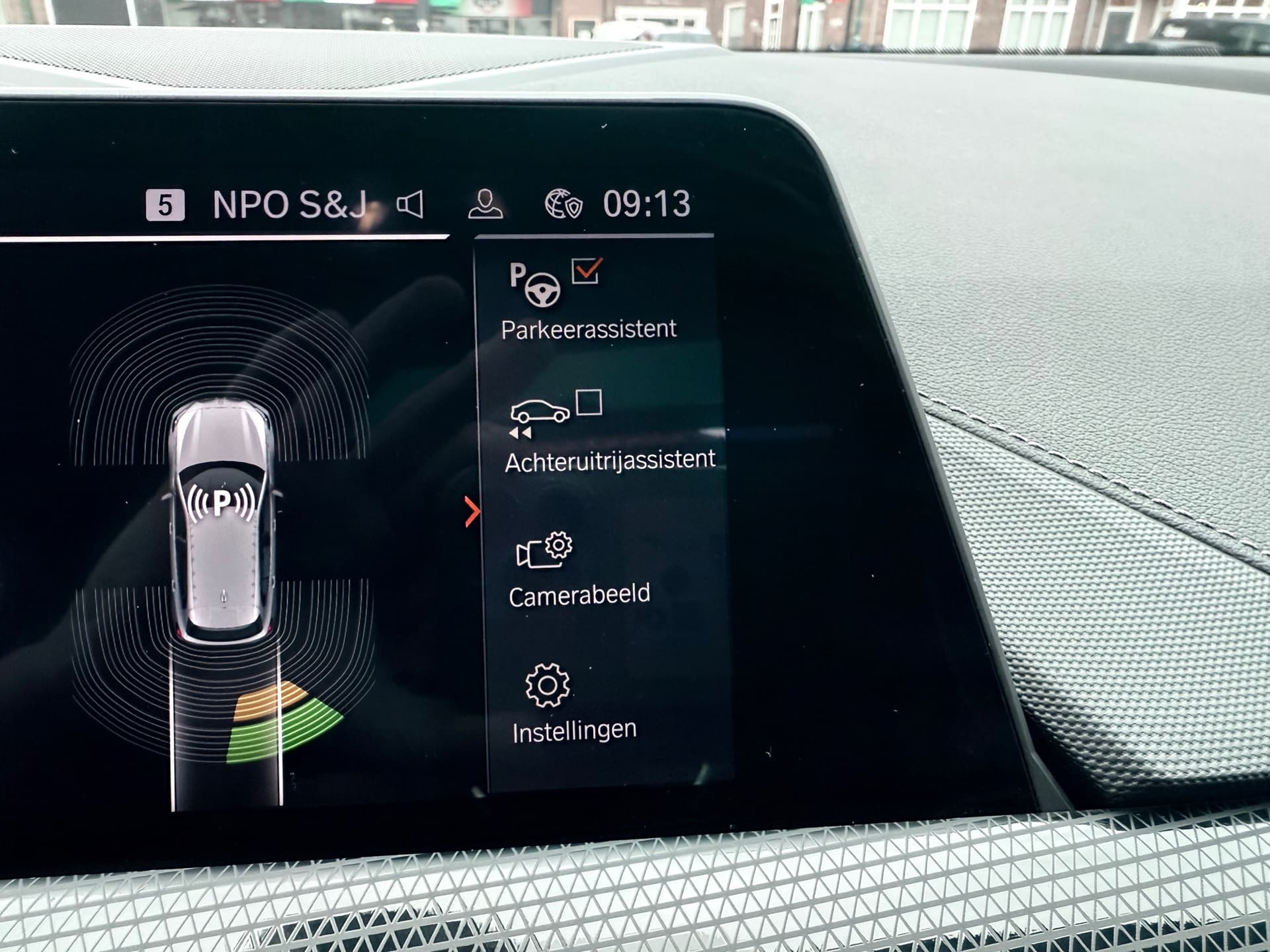 BMW 1-serie 118i High Executive Edition, Panoramadak,Apple Carplay/Android,Stoelverwarming,Navigatie,Achteruitrij camera thumbnail 22
