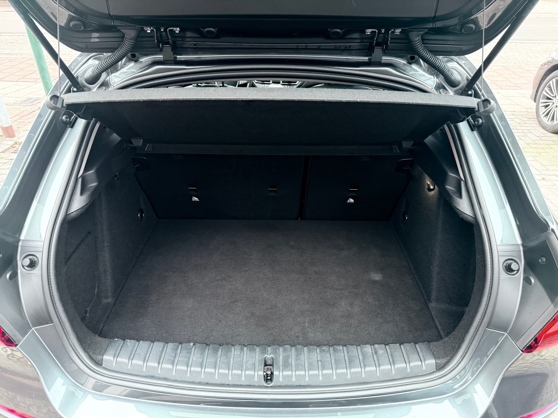 BMW 1-serie 118i High Executive Edition, Panoramadak,Apple Carplay/Android,Stoelverwarming,Navigatie,Achteruitrij camera thumbnail 27