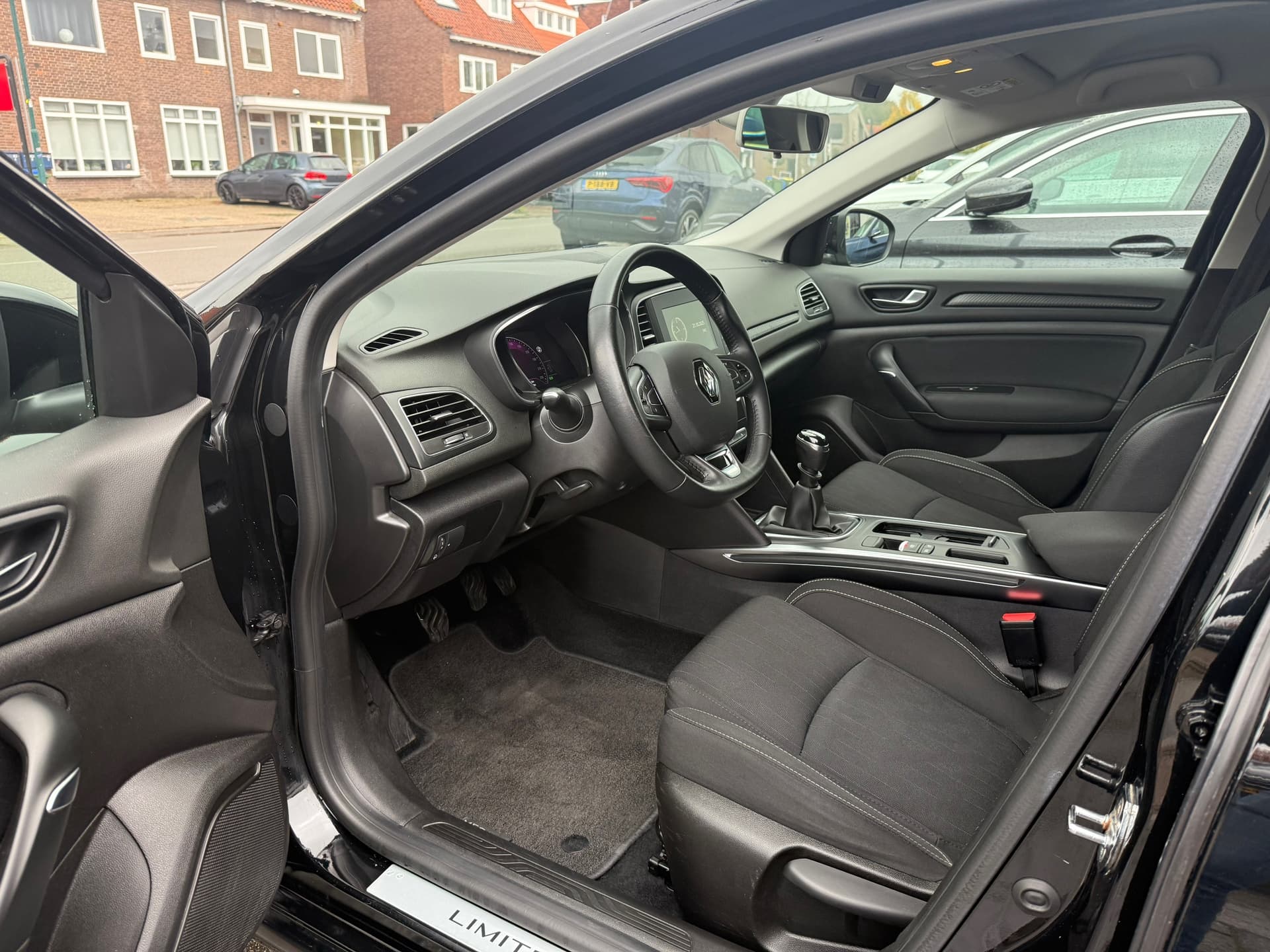 Renault Mégane Estate 1.3 TCe Limited, Trekhaak,Navigatie,Apple Carpaly/Android,Stoelverwarming thumbnail 11