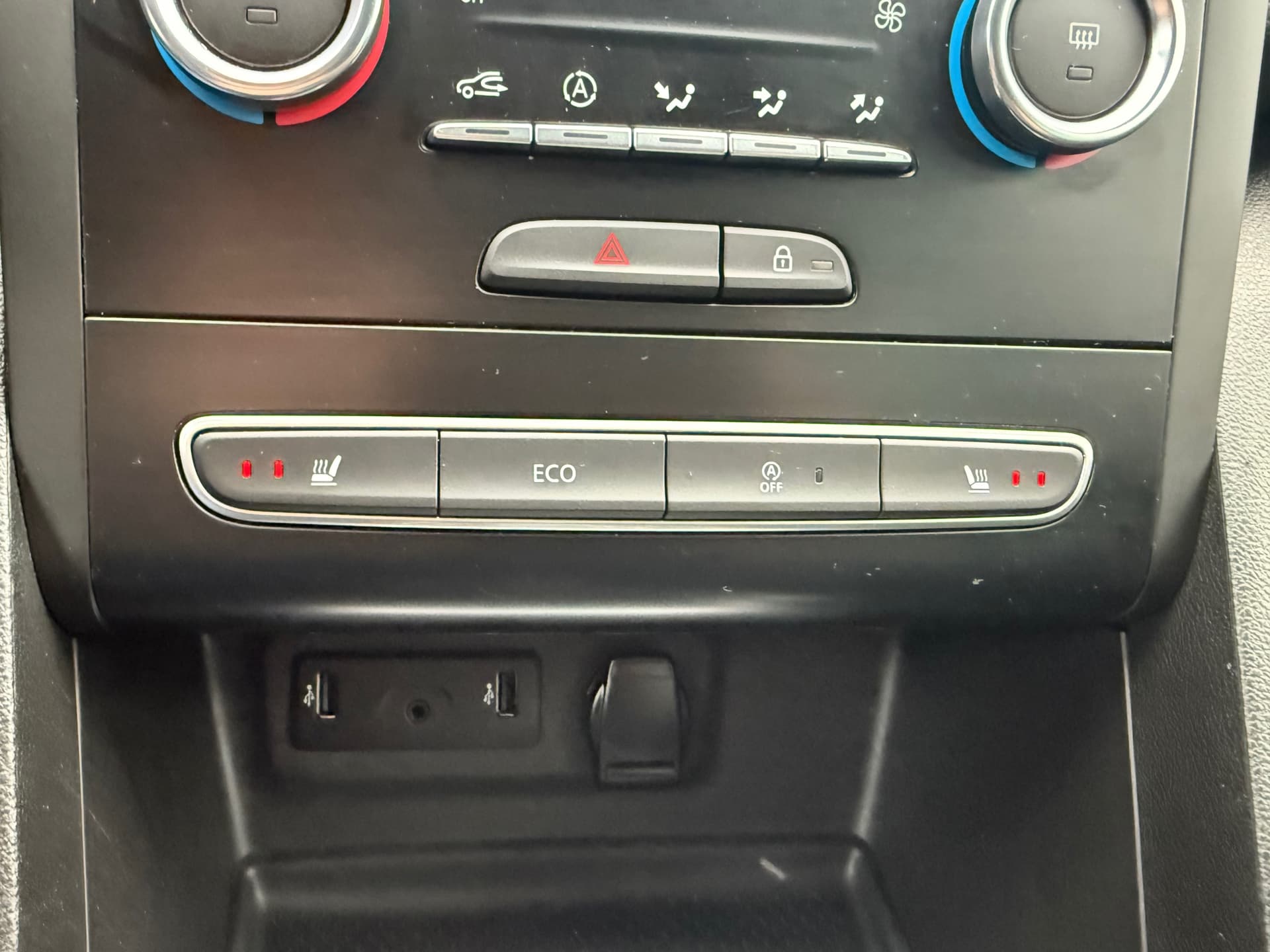 Renault Mégane Estate 1.3 TCe Limited, Trekhaak,Navigatie,Apple Carpaly/Android,Stoelverwarming thumbnail 16