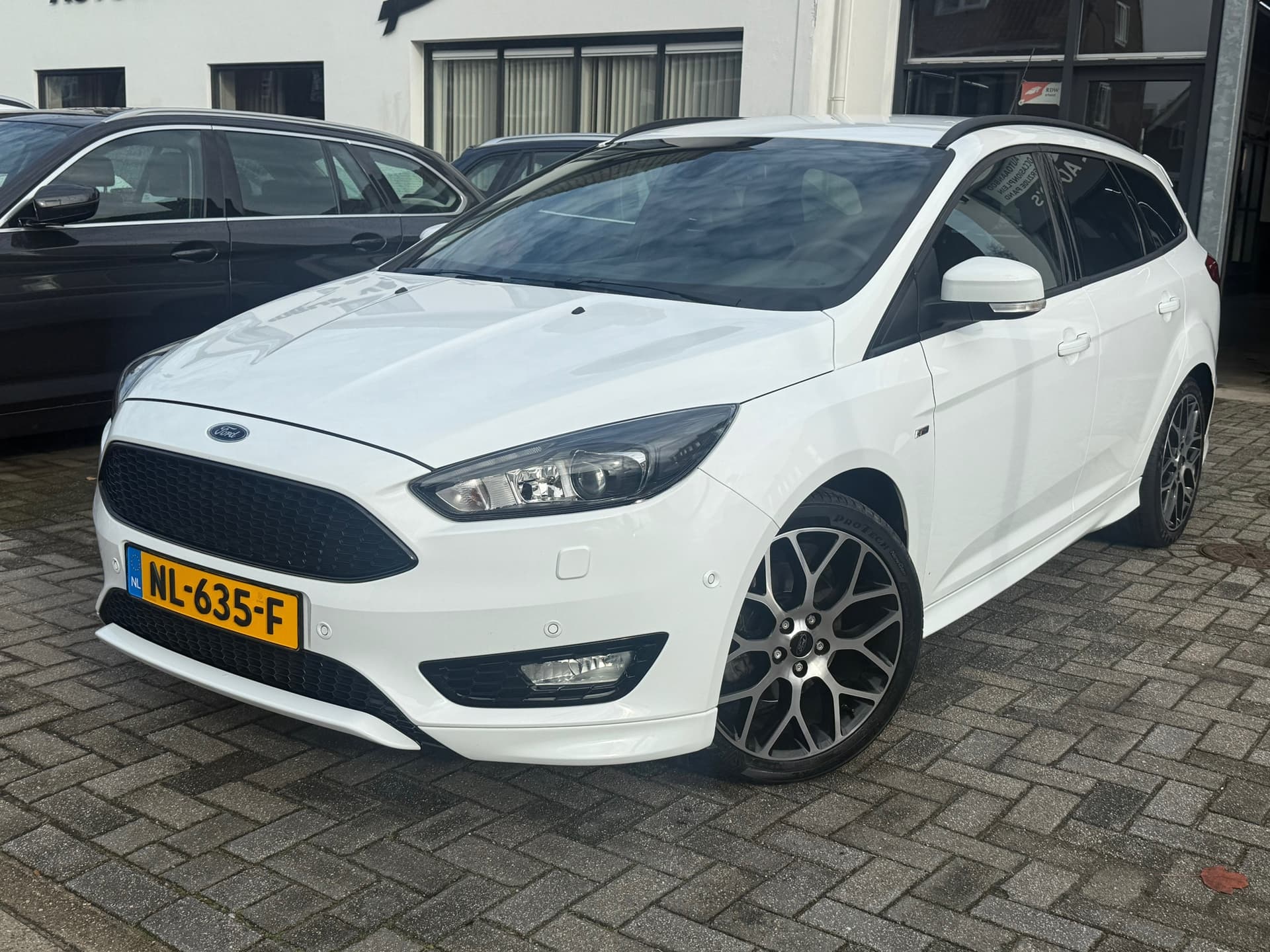 Ford Focus Wagon 1.5 ST-Line, Apple Carplay/Android,Stuurverwarming,Stoelverwarming,Achteruitrij camera,Trekhaak