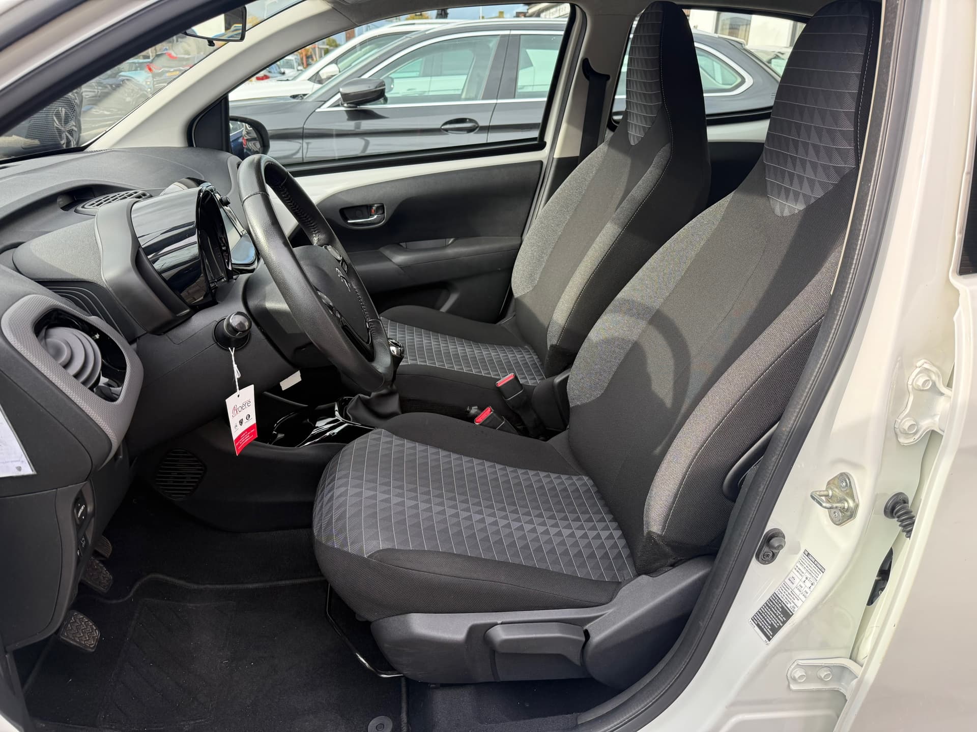 Peugeot 108 1.0 e-VTi Allure, Apple Carplay/Android Navigatie, Airco,Bluetooth telefoonvoorbereiding thumbnail 11