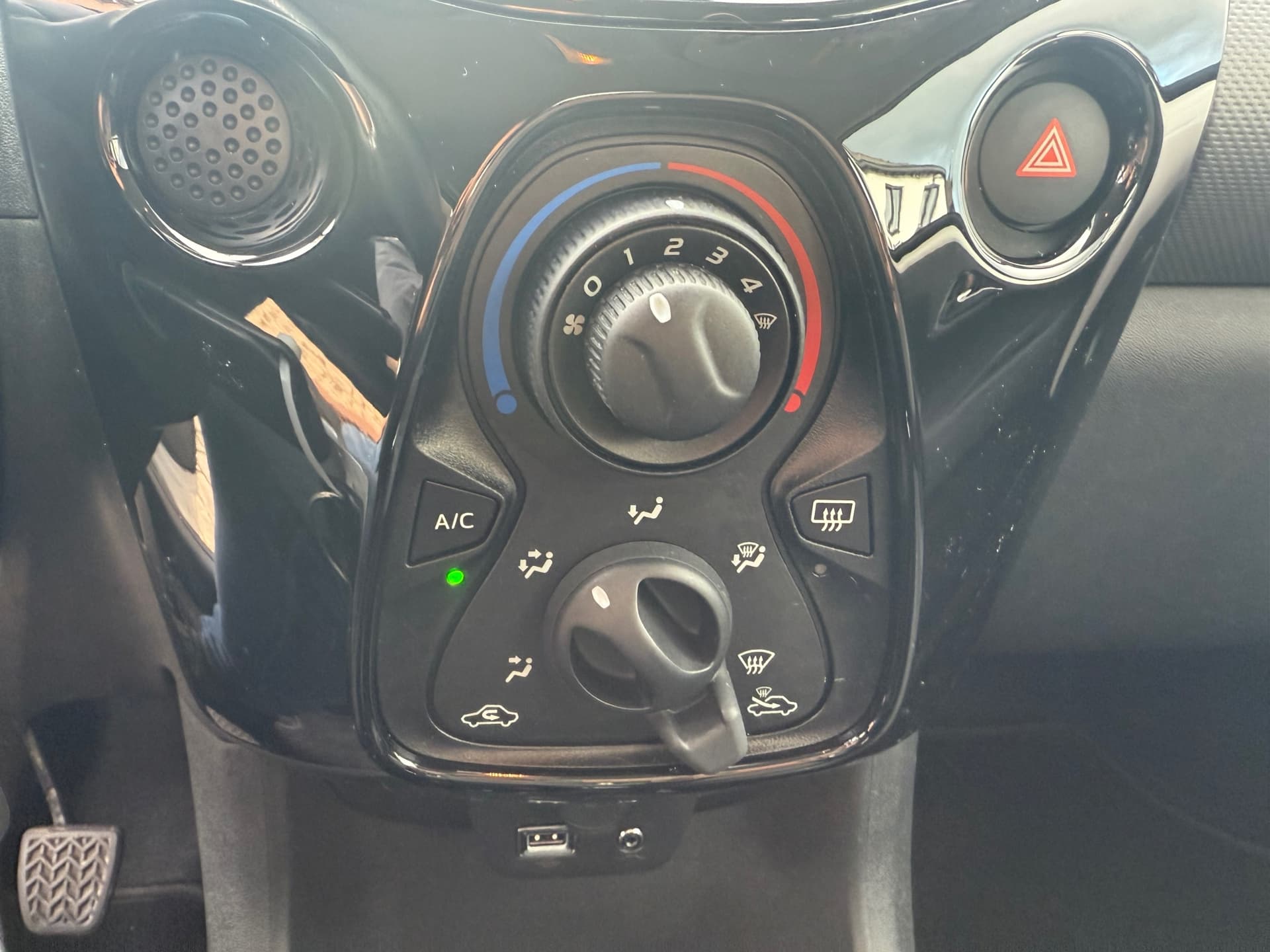 Peugeot 108 1.0 e-VTi Allure, Apple Carplay/Android Navigatie, Airco,Bluetooth telefoonvoorbereiding thumbnail 15