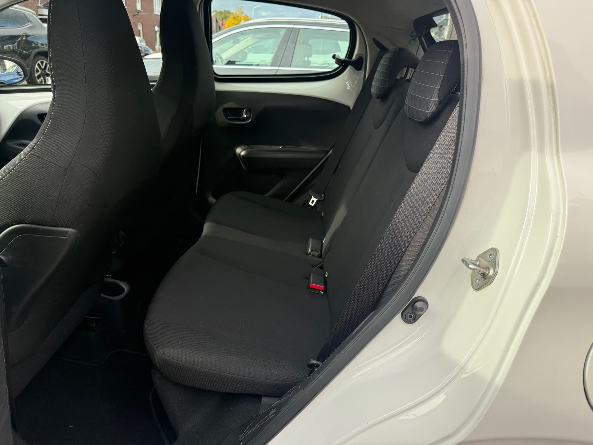 Peugeot 108 1.0 e-VTi Allure, Apple Carplay/Android Navigatie, Airco,Bluetooth telefoonvoorbereiding thumbnail 21