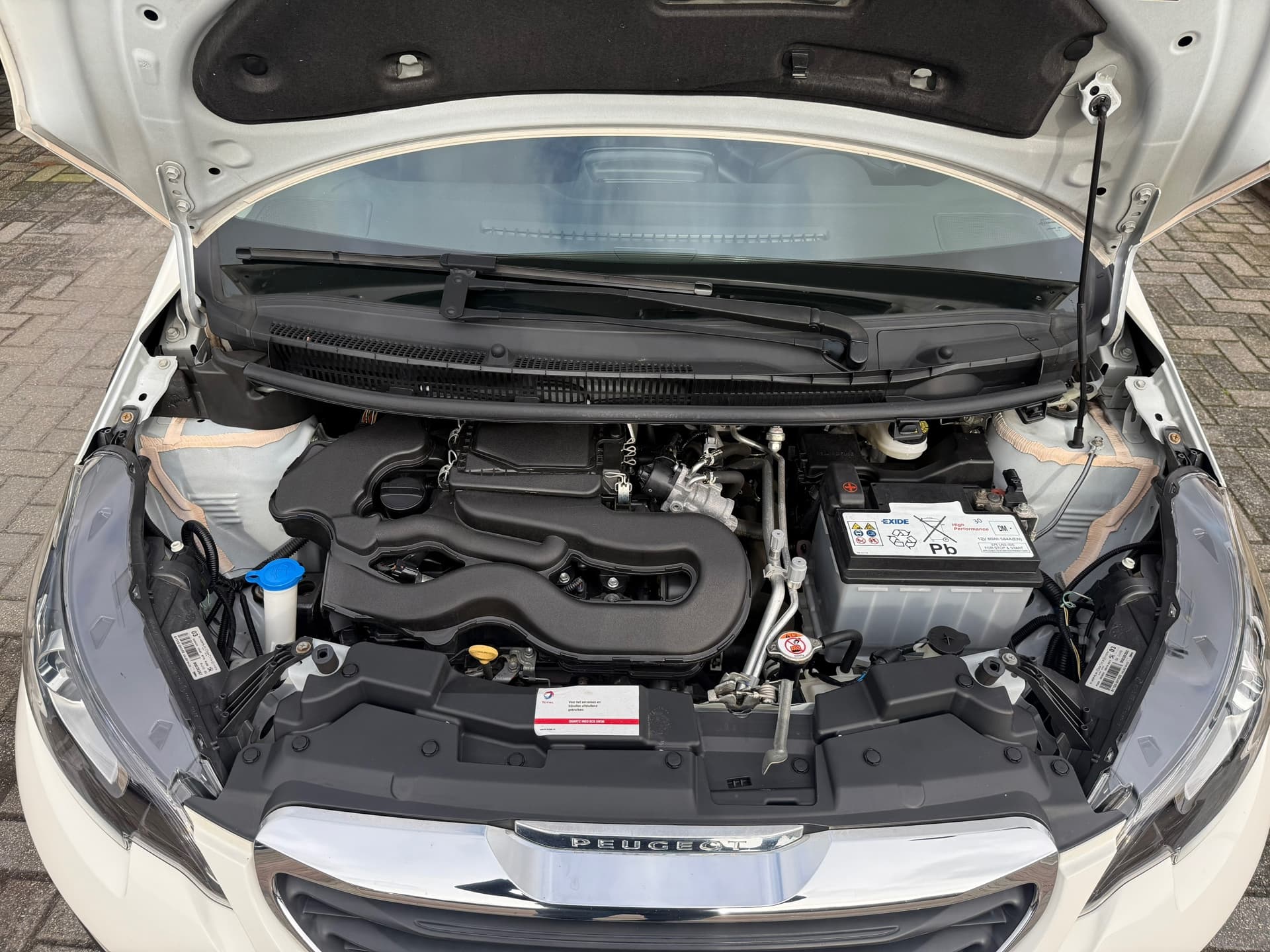 Peugeot 108 1.0 e-VTi Allure, Apple Carplay/Android Navigatie, Airco,Bluetooth telefoonvoorbereiding thumbnail 24