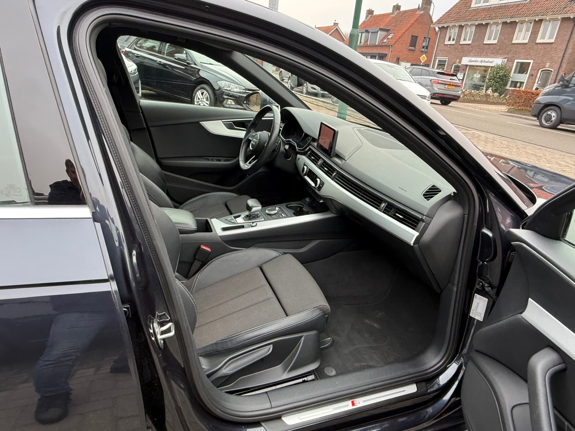 Audi A4 Limousine 1.4 TFSI Sport S line edition, Trekhaak,Navigatie, Climate Control ,18 Inch.L.M.Velgen thumbnail 27