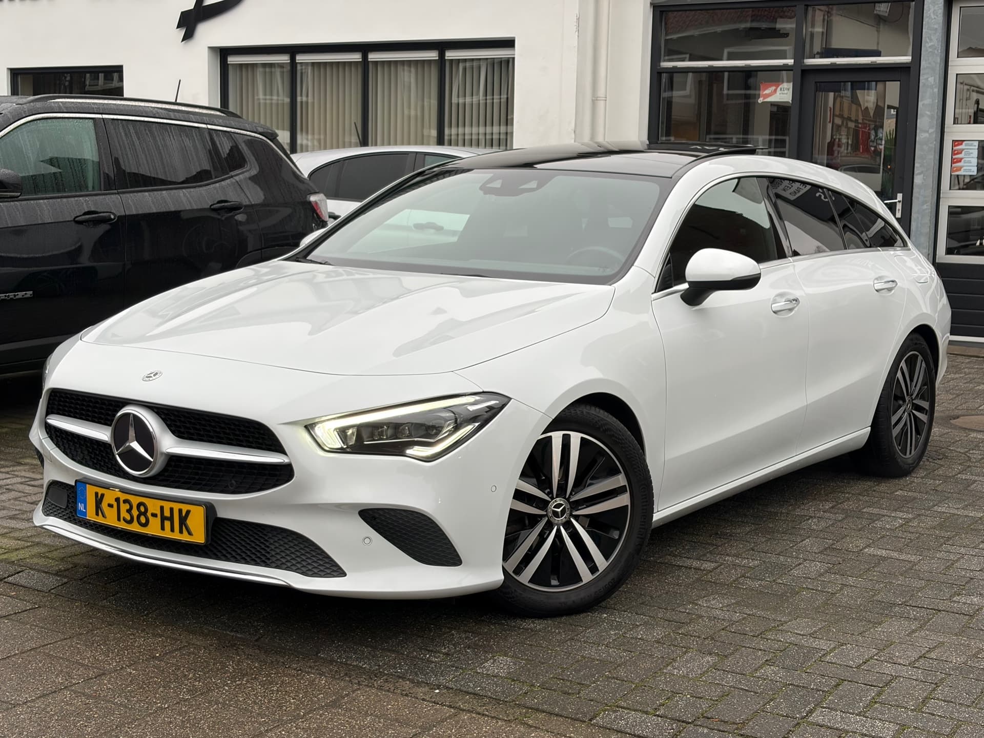 Mercedes-Benz CLA-klasse Shooting Brake 180 Business Solution Luxury,Schuif/kanteldak,AMG-stuurwiel,stoelverwarming,Vol leder