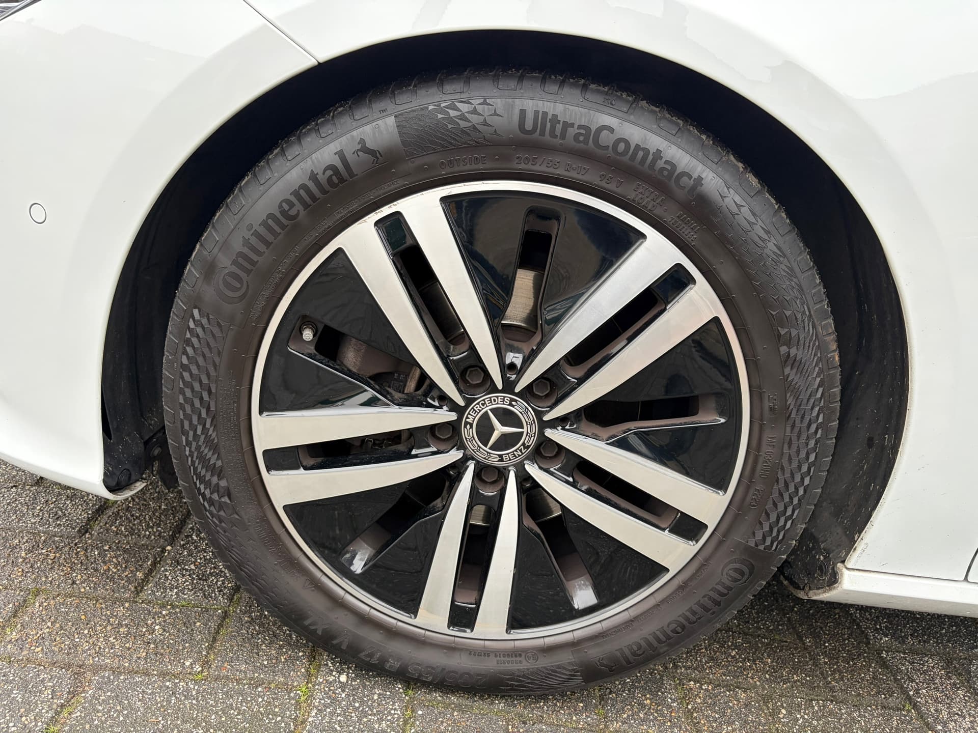 Mercedes-Benz CLA-klasse Shooting Brake 180 Business Solution Luxury,Schuif/kanteldak,AMG-stuurwiel,stoelverwarming,Vol leder thumbnail 9