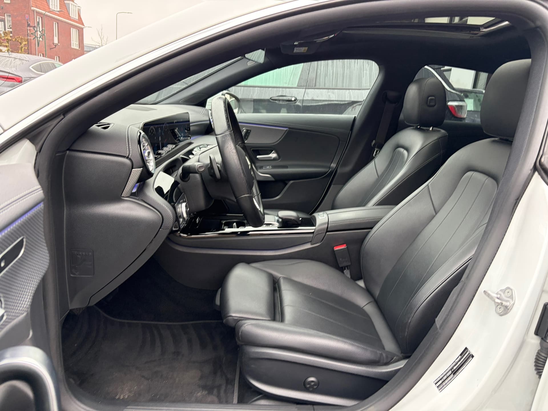 Mercedes-Benz CLA-klasse Shooting Brake 180 Business Solution Luxury,Schuif/kanteldak,AMG-stuurwiel,stoelverwarming,Vol leder thumbnail 10