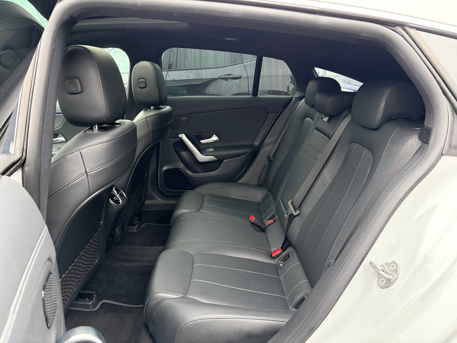 Mercedes-Benz CLA-klasse Shooting Brake 180 Business Solution Luxury,Schuif/kanteldak,AMG-stuurwiel,stoelverwarming,Vol leder thumbnail 11