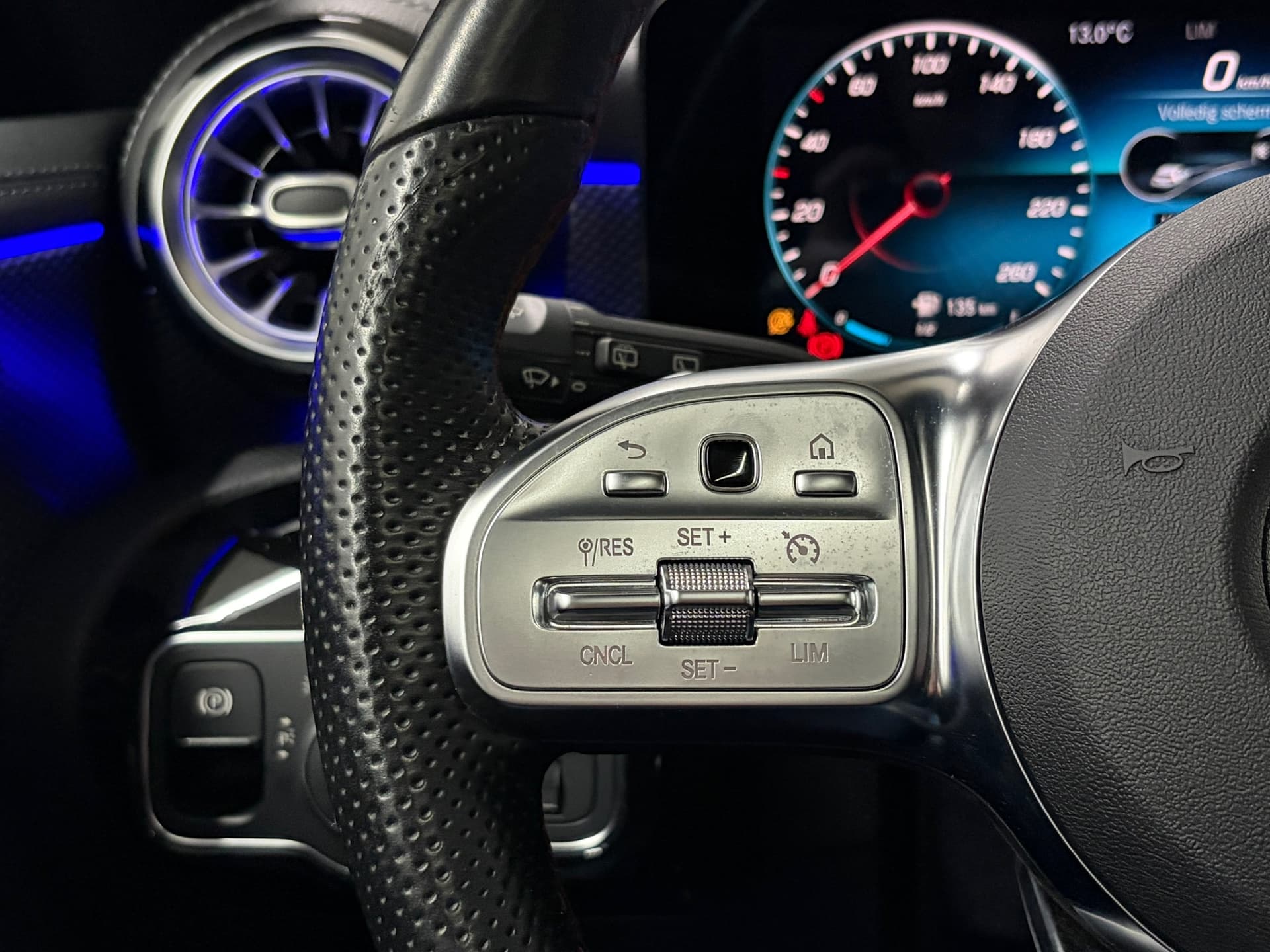 Mercedes-Benz CLA-klasse Shooting Brake 180 Business Solution Luxury,Schuif/kanteldak,AMG-stuurwiel,stoelverwarming,Vol leder thumbnail 14