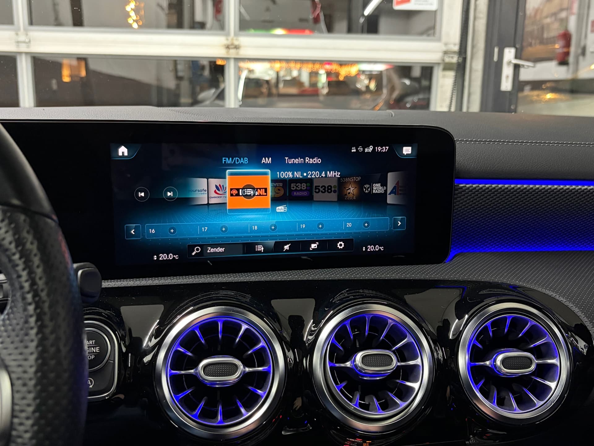 Mercedes-Benz CLA-klasse Shooting Brake 180 Business Solution Luxury,Schuif/kanteldak,AMG-stuurwiel,stoelverwarming,Vol leder thumbnail 25