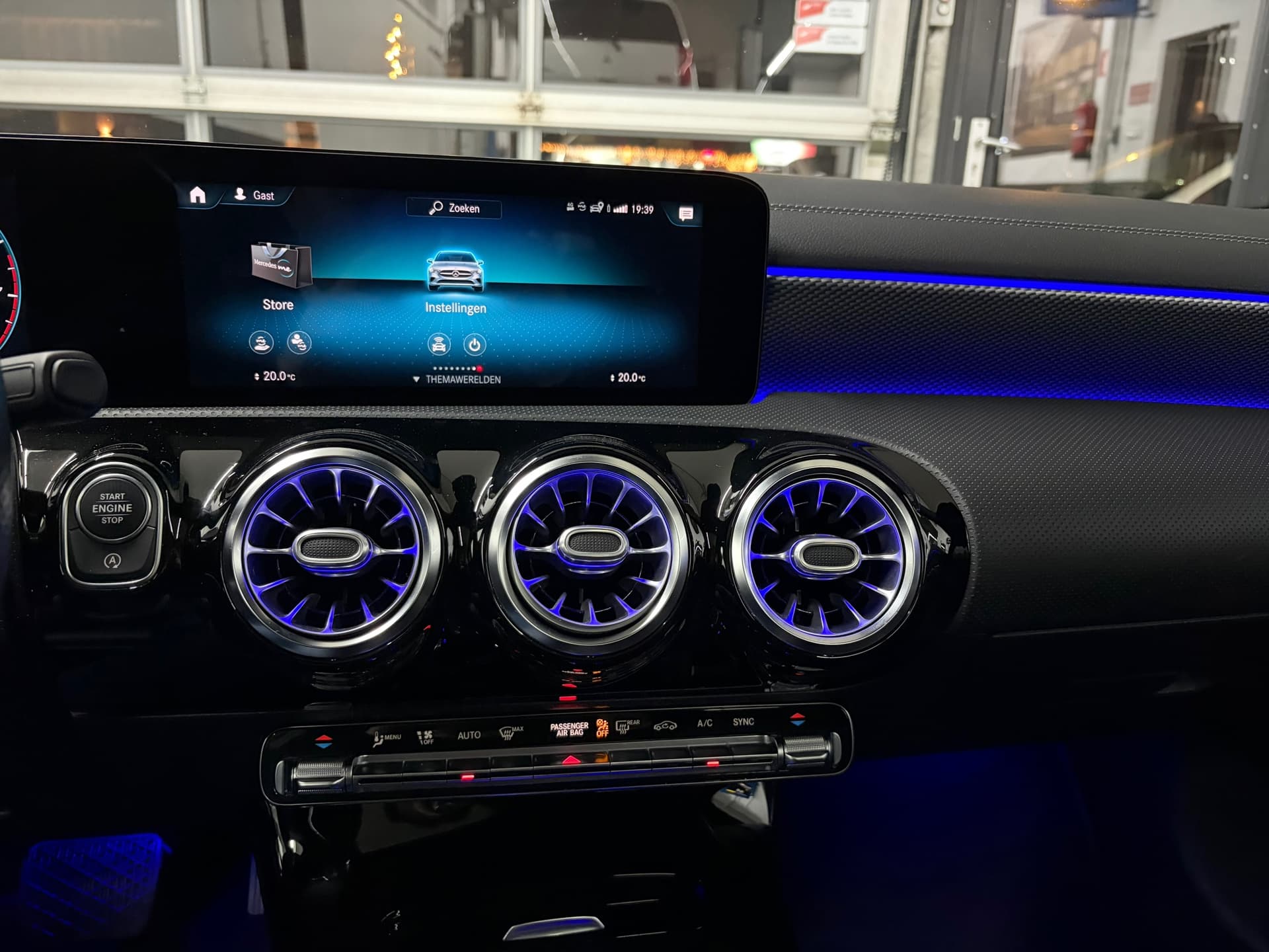 Mercedes-Benz CLA-klasse Shooting Brake 180 Business Solution Luxury,Schuif/kanteldak,AMG-stuurwiel,stoelverwarming,Vol leder thumbnail 34