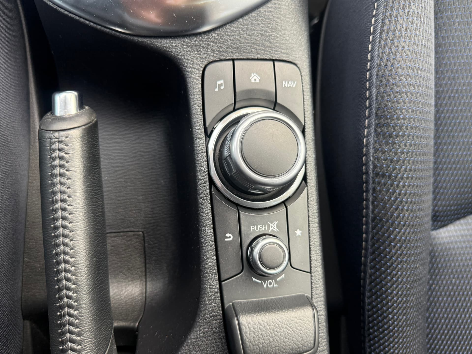 Mazda 2 1.5 Skyactiv-G Luxury,Apple Carplay/Android Stoelverwarming,Stuurverwarming,Navigatie,Achteruitrij camera thumbnail 19