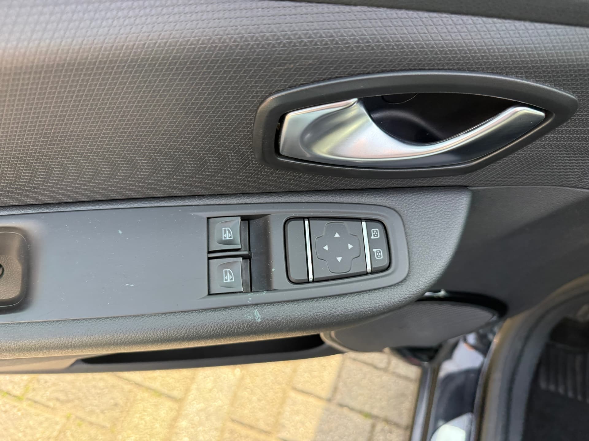 Renault Clio Estate 1.2 TCe Intens automaat, L.M.Velgen,Airco,Navigatie,Cruise control thumbnail 13