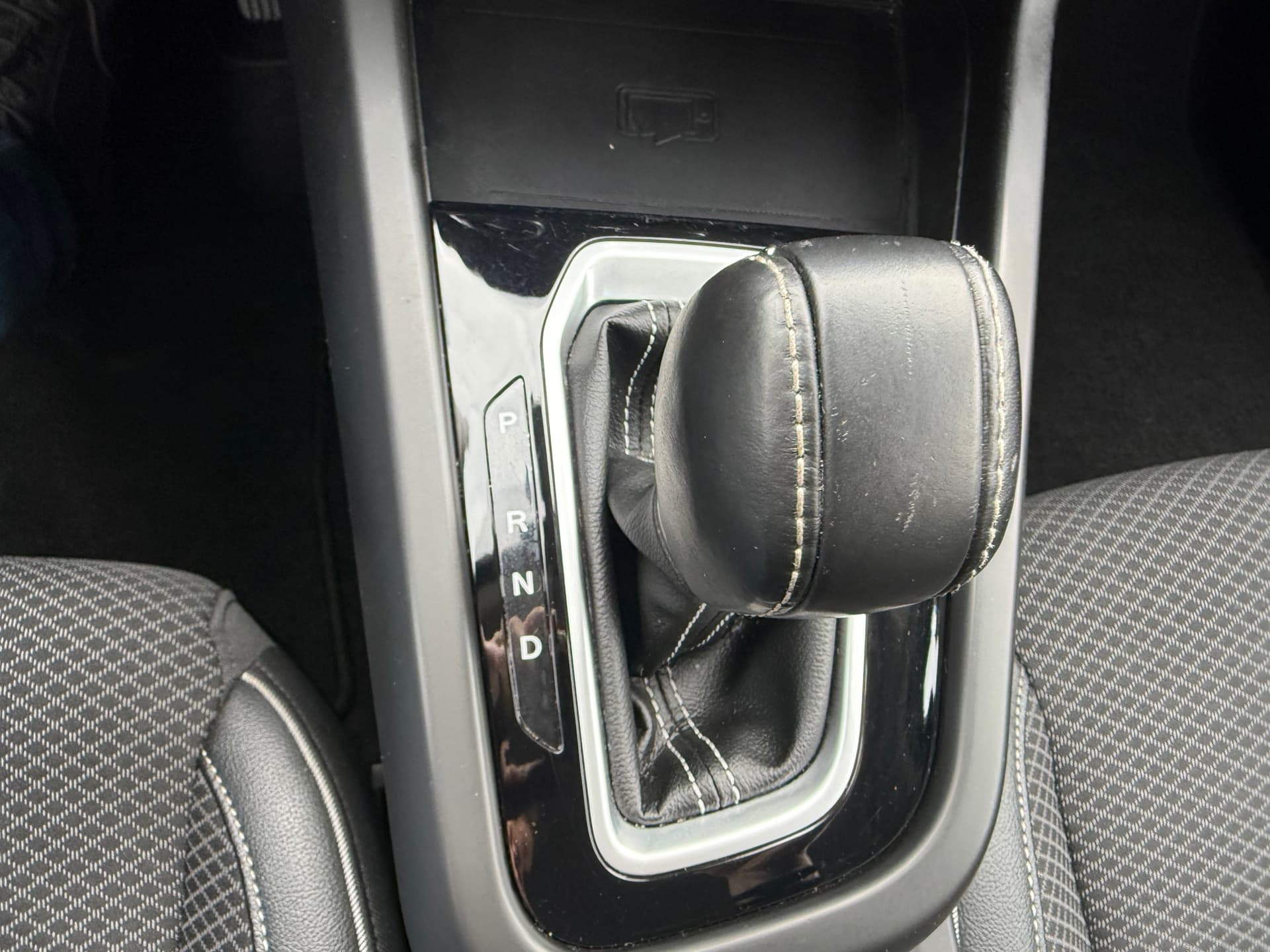 Renault Arkana 1.3 mild hybrid 160 techno, NL-Auto, Automaat, Navigatie, Camera, Climate Controle, Cruise Control, Parkeersensoren thumbnail 17