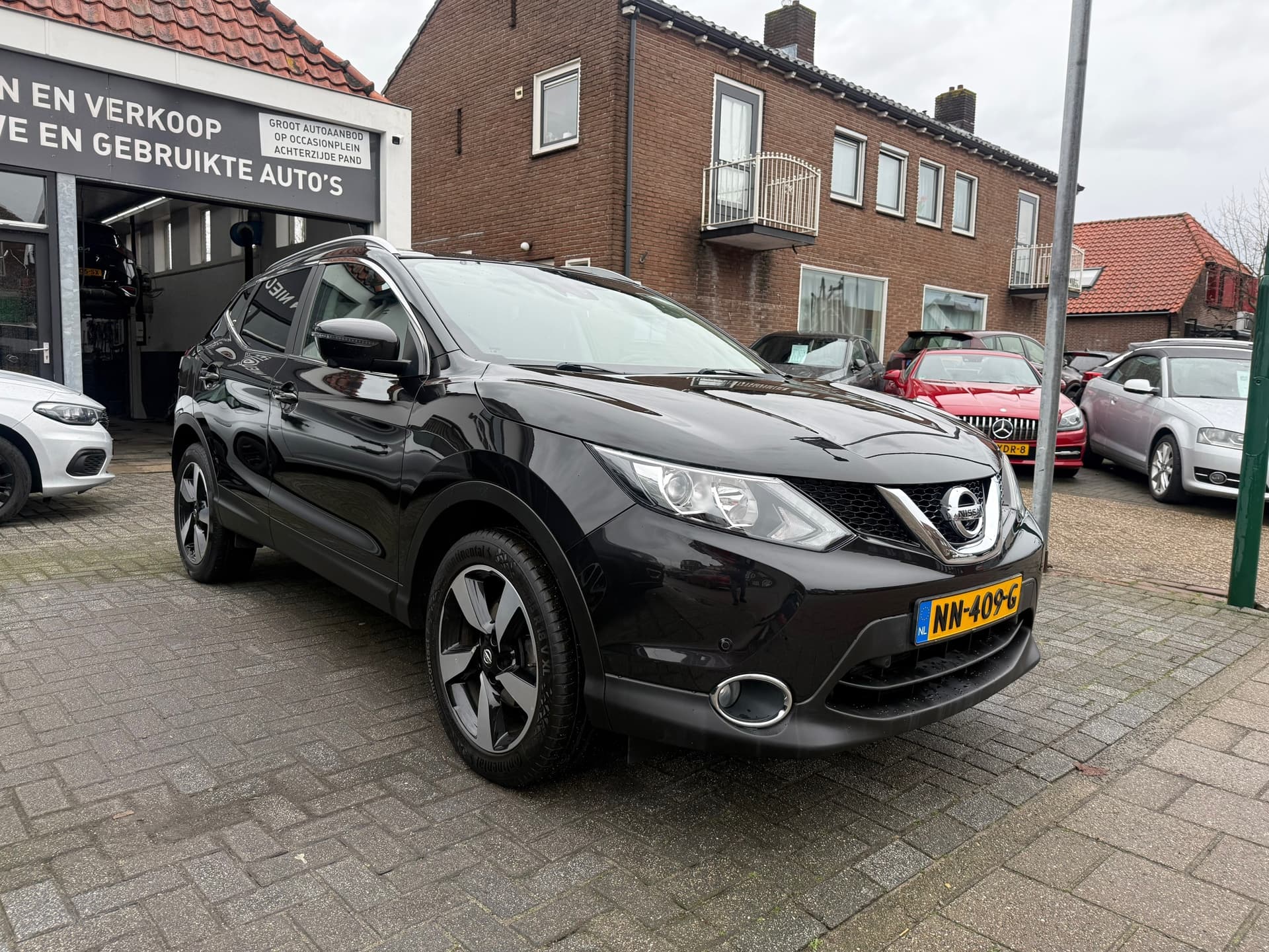 Nissan Qashqai 1.2 N-Connecta, Pano, 360 camera, Trekhaak, Navigatie, Climate control thumbnail 3