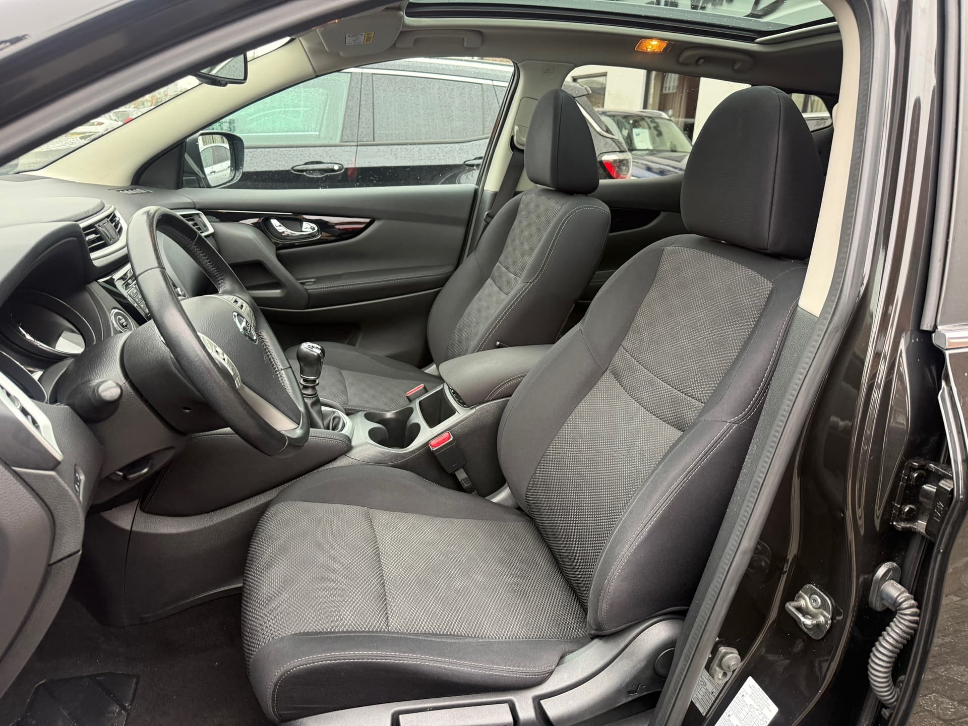 Nissan Qashqai 1.2 N-Connecta, Pano, 360 camera, Trekhaak, Navigatie, Climate control thumbnail 12