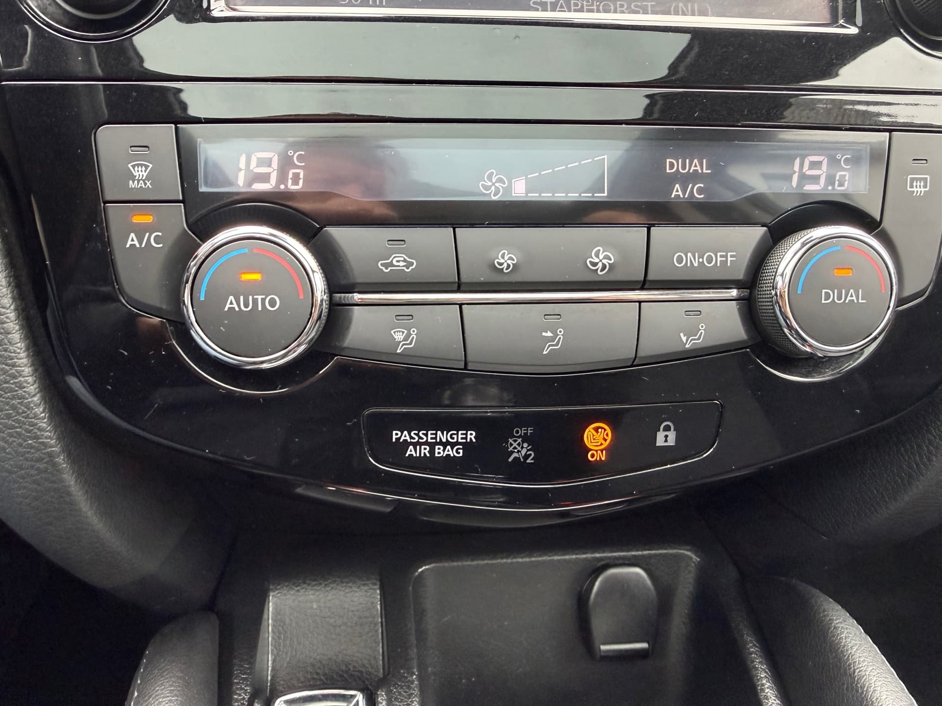 Nissan Qashqai 1.2 N-Connecta, Pano, 360 camera, Trekhaak, Navigatie, Climate control thumbnail 18