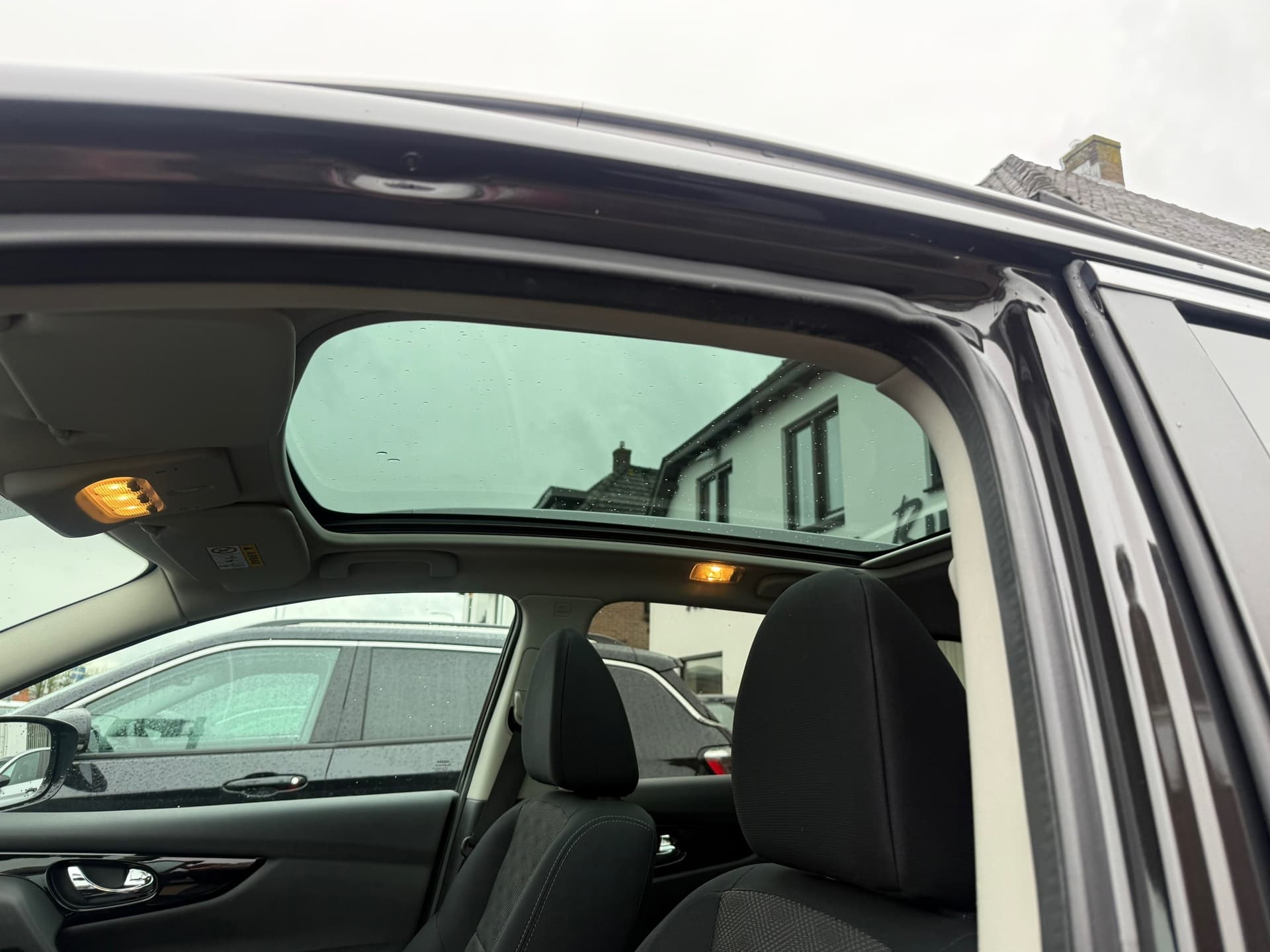 Nissan Qashqai 1.2 N-Connecta, Pano, 360 camera, Trekhaak, Navigatie, Climate control thumbnail 22