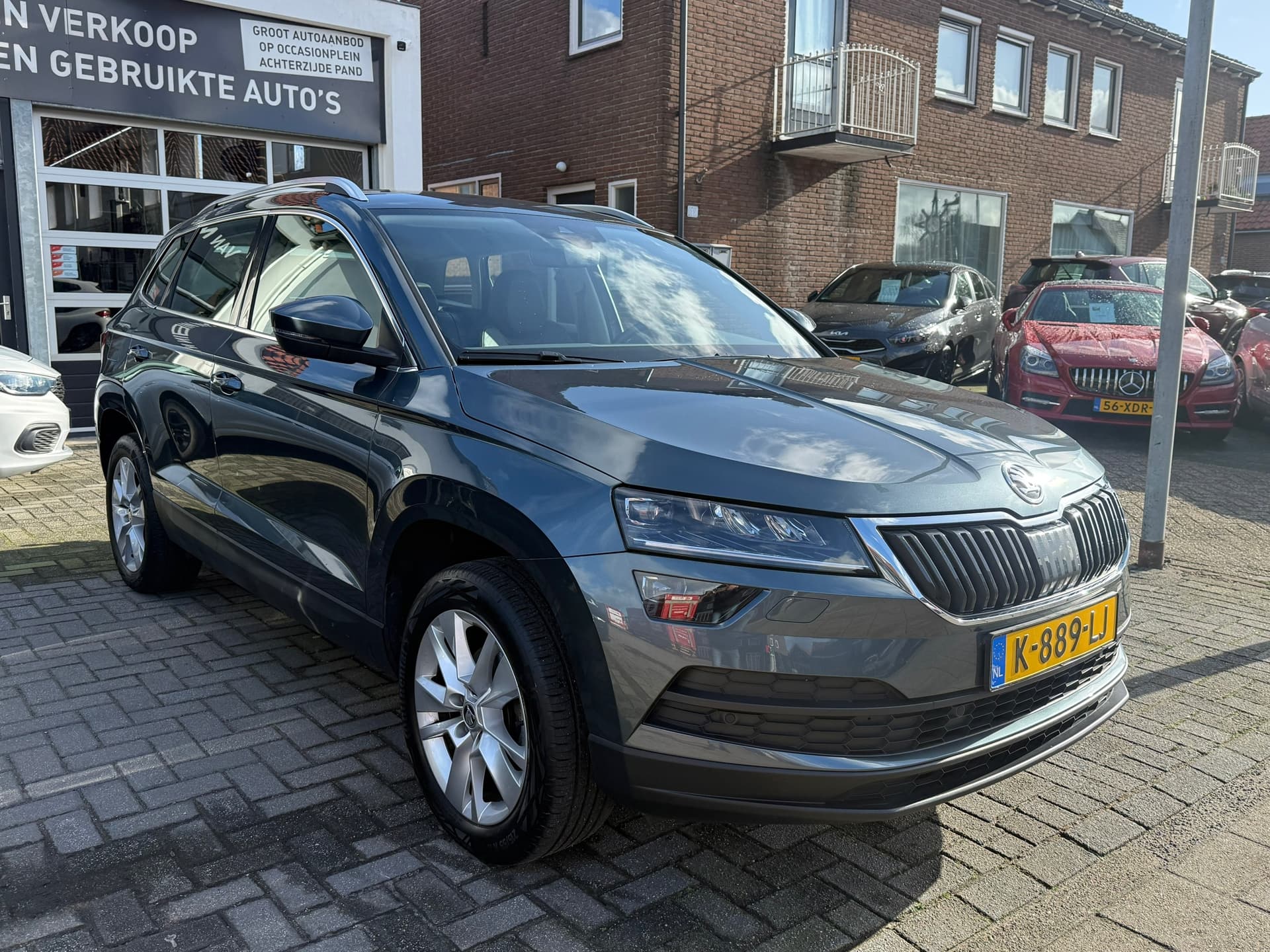 Skoda Karoq 1.5 TSI ACT Business Edition Plus, Stoelverwarming,Apple Carplay/Android,Navigatie,Trekhaak thumbnail 3