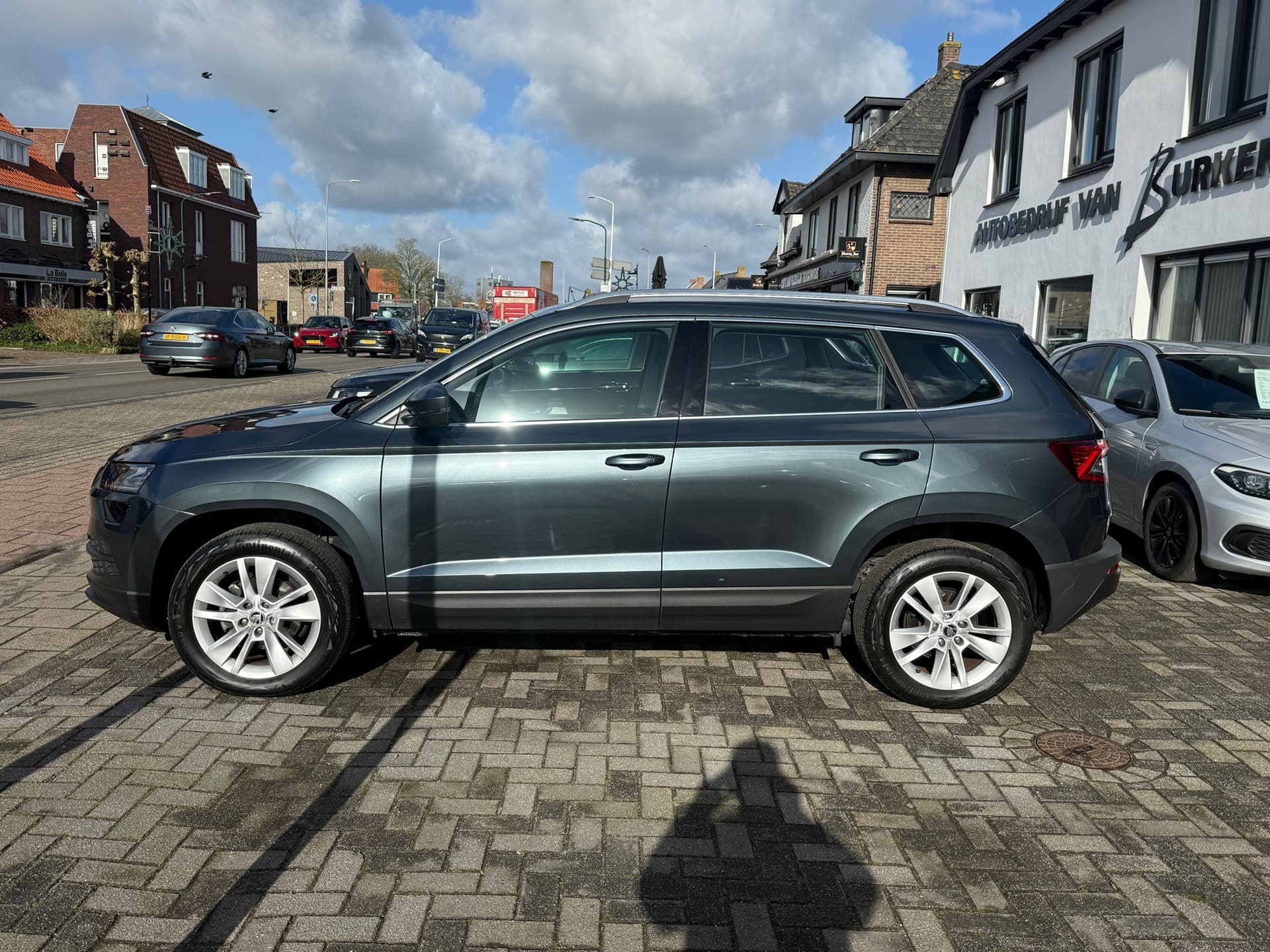 Skoda Karoq 1.5 TSI ACT Business Edition Plus, Stoelverwarming,Apple Carplay/Android,Navigatie,Trekhaak thumbnail 4